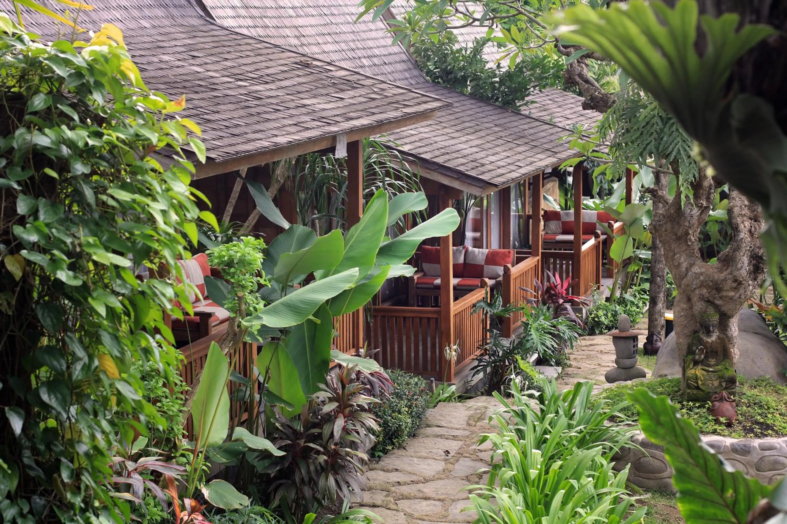 Facade/entrance in Taulan Villa by Social Hideout