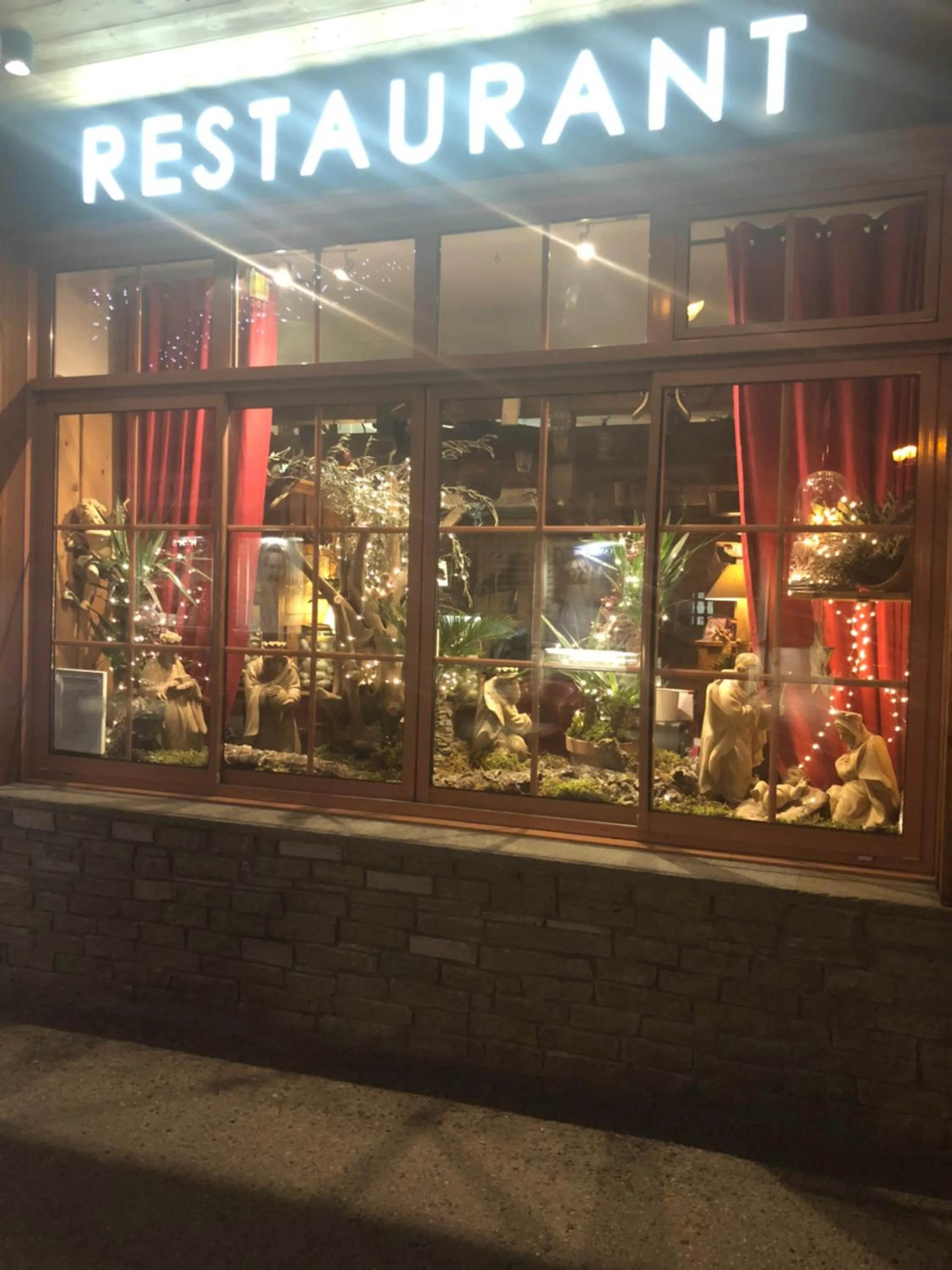 Facade/entrance in Hôtel Restaurant de la Chaussée