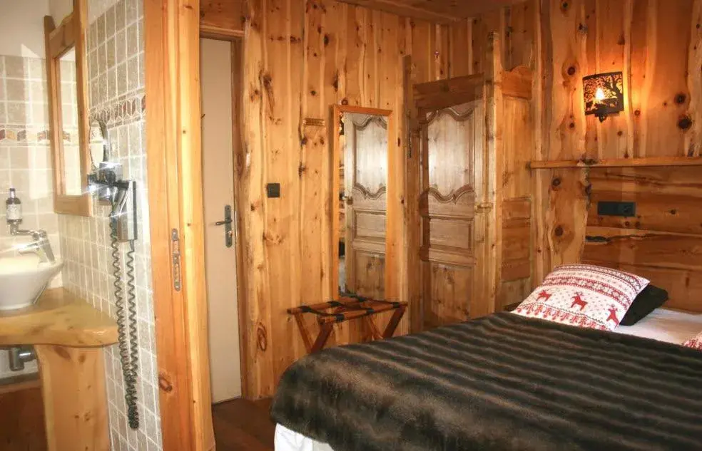 Double Room - single occupancy in Hôtel Restaurant de la Chaussée Double Room - single occupancy in Hôtel Restaurant de la Chaussée