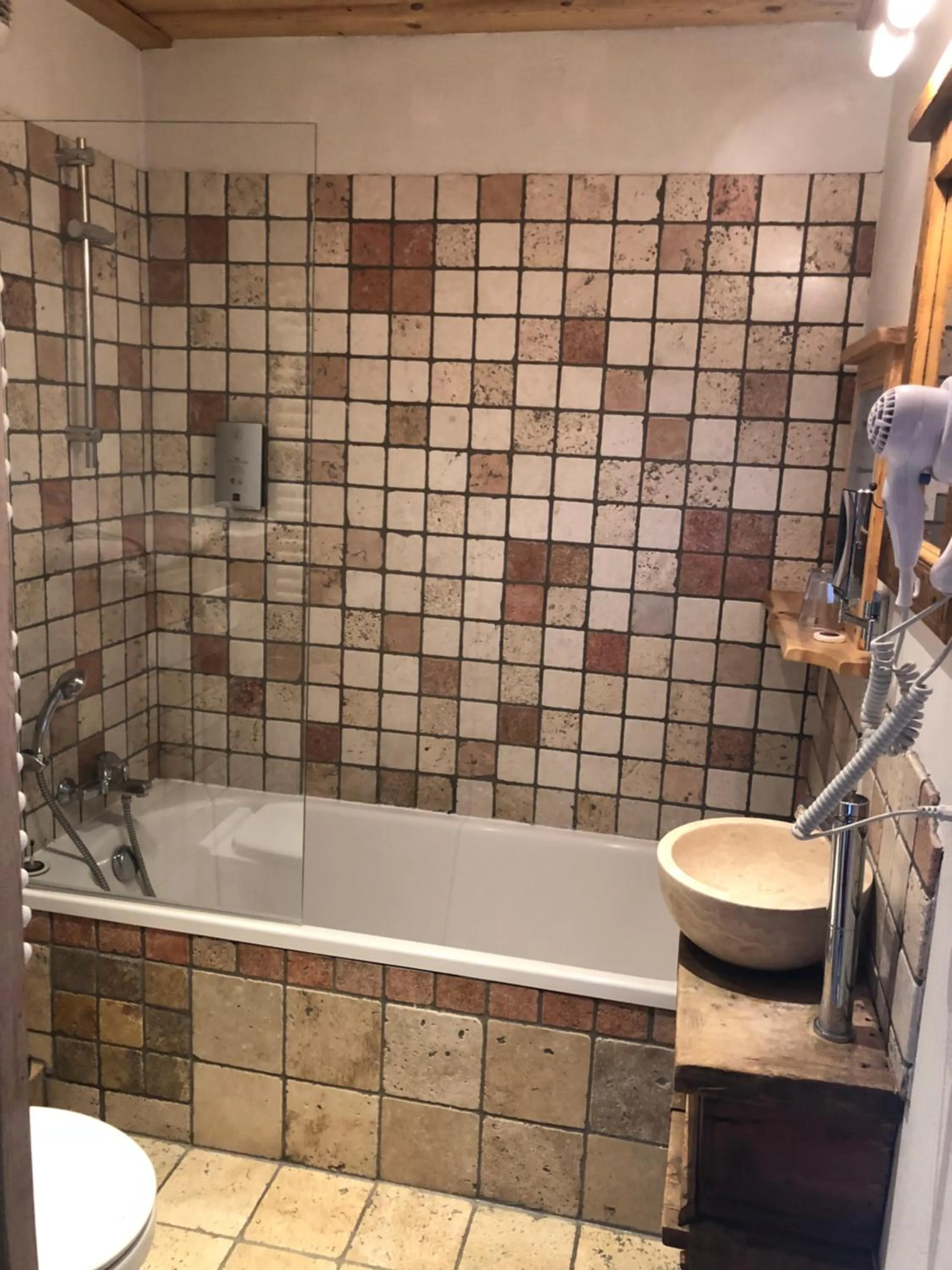 Bathroom in Hôtel Restaurant de la Chaussée