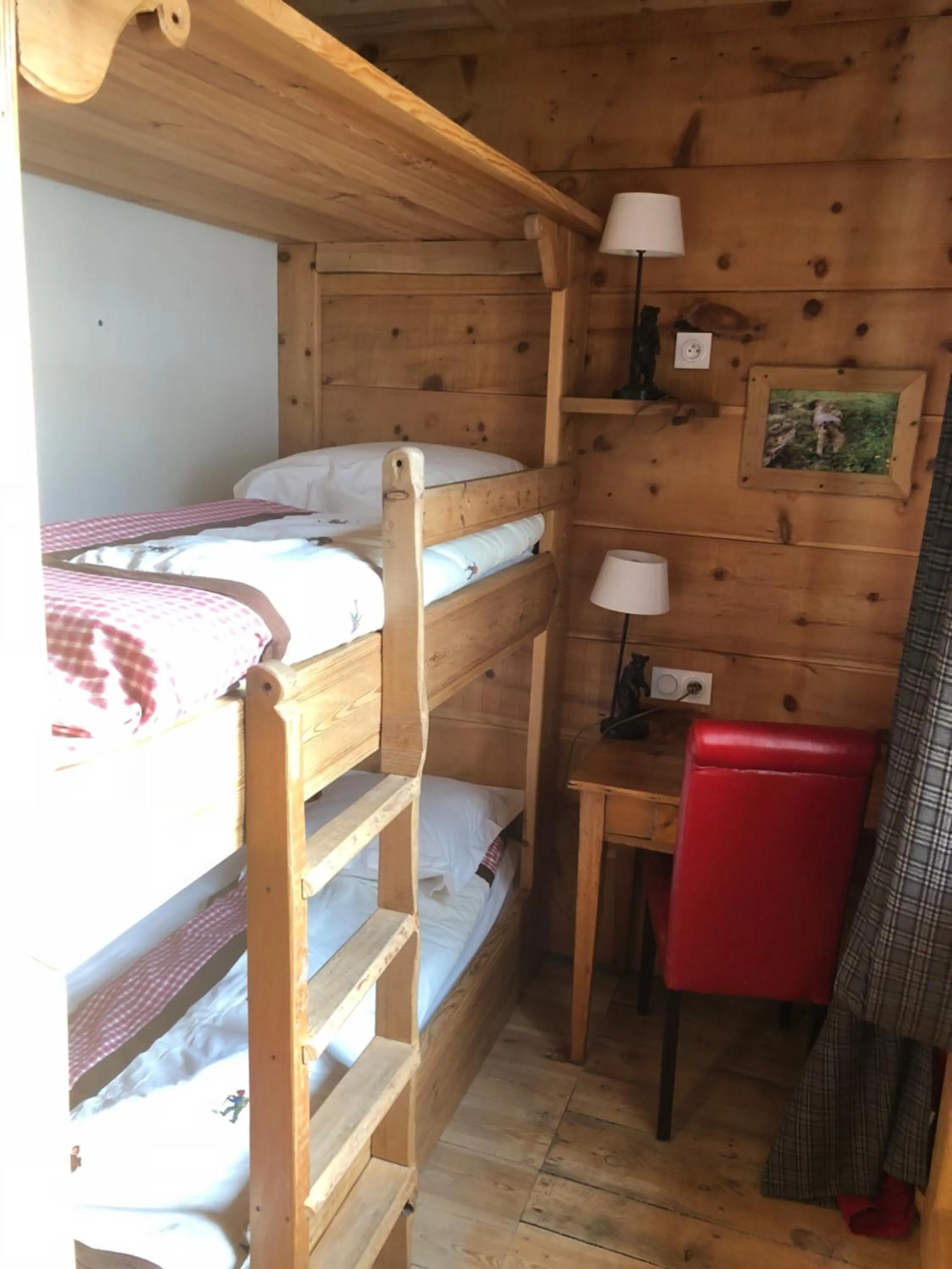 bunk bed, Bed in Hôtel Restaurant de la Chaussée