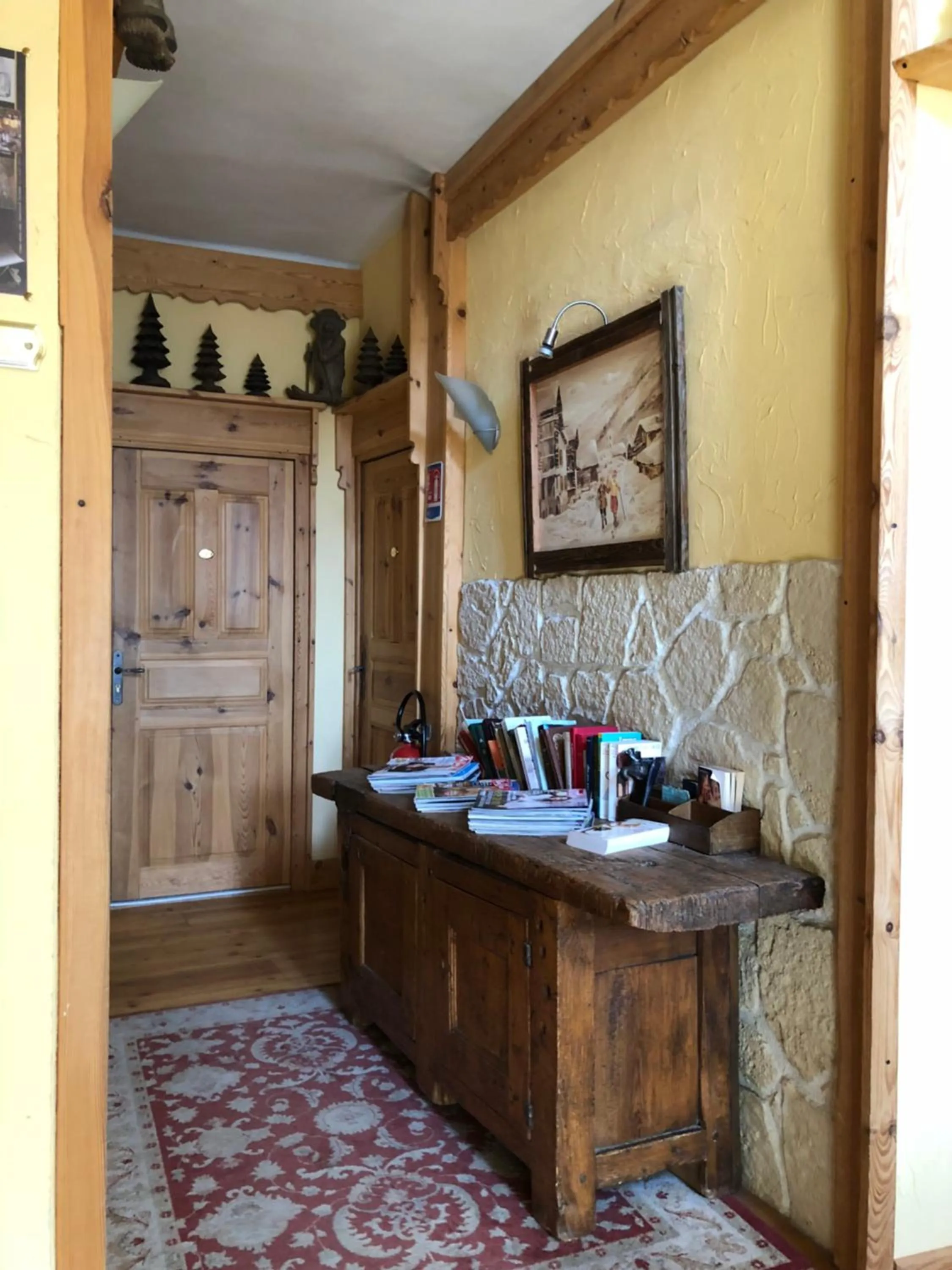 Library in Hôtel Restaurant de la Chaussée