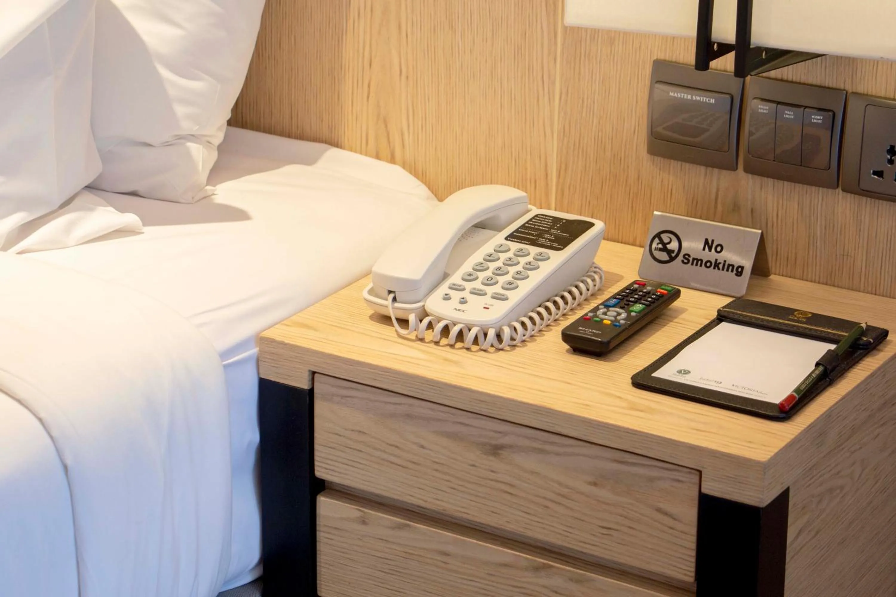 Property logo or sign, Bed in Victoria Garden Hotel