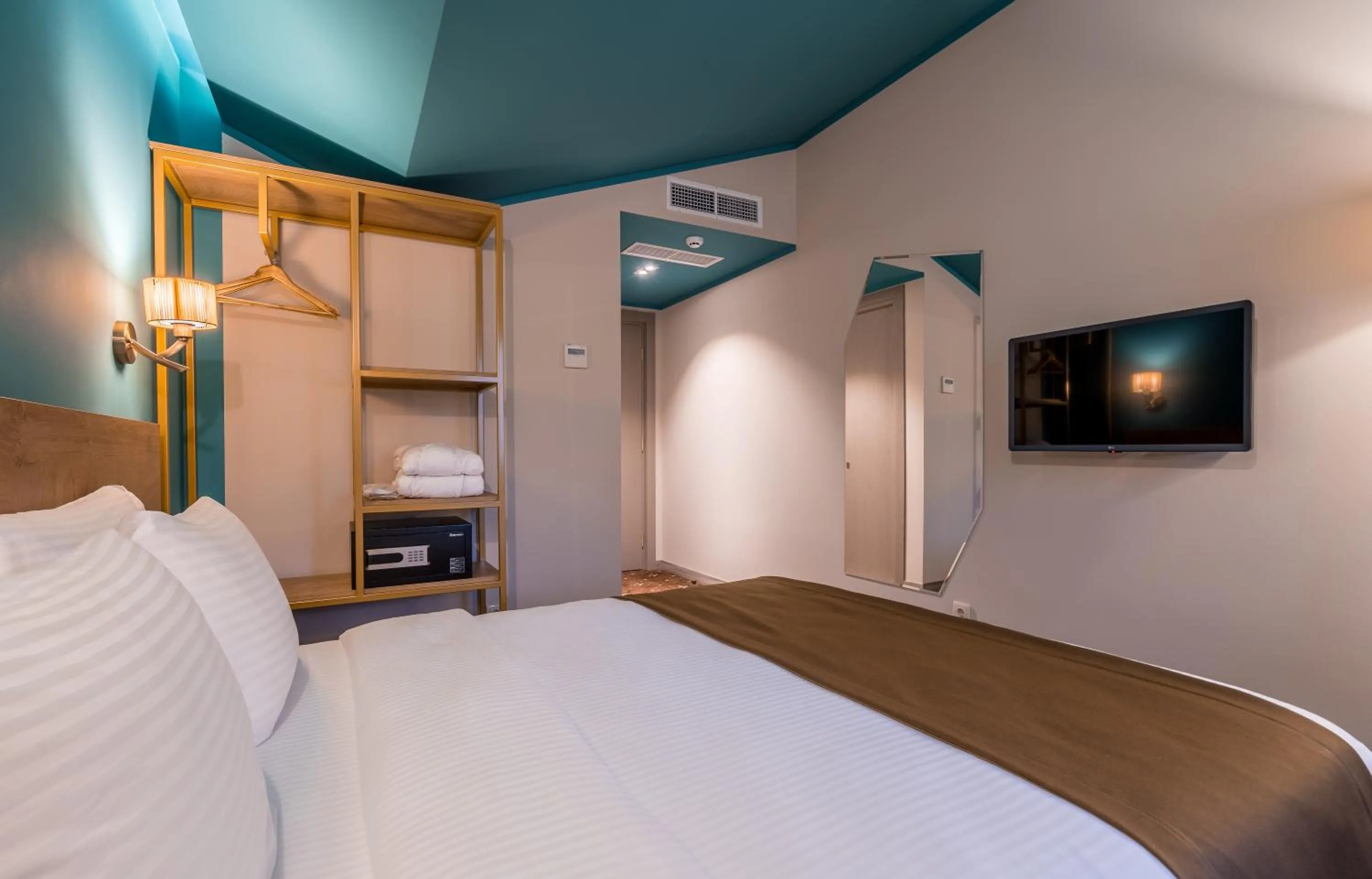 Bed in Gladius Inn Boutique Hotel by DNT Group