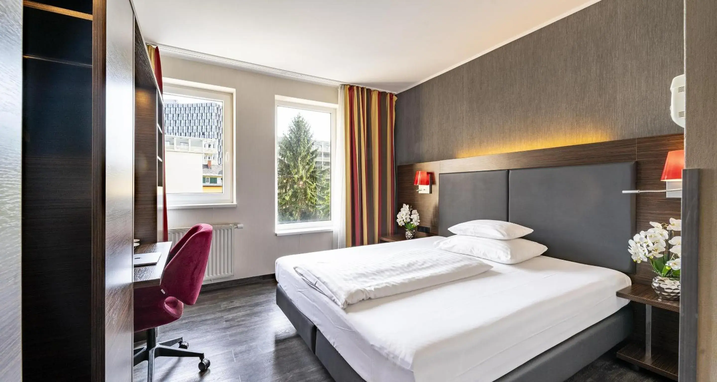 Comfort Single Room in Best Western Plus Plaza Hotel Graz Comfort Single Room in Best Western Plus Plaza Hotel Graz