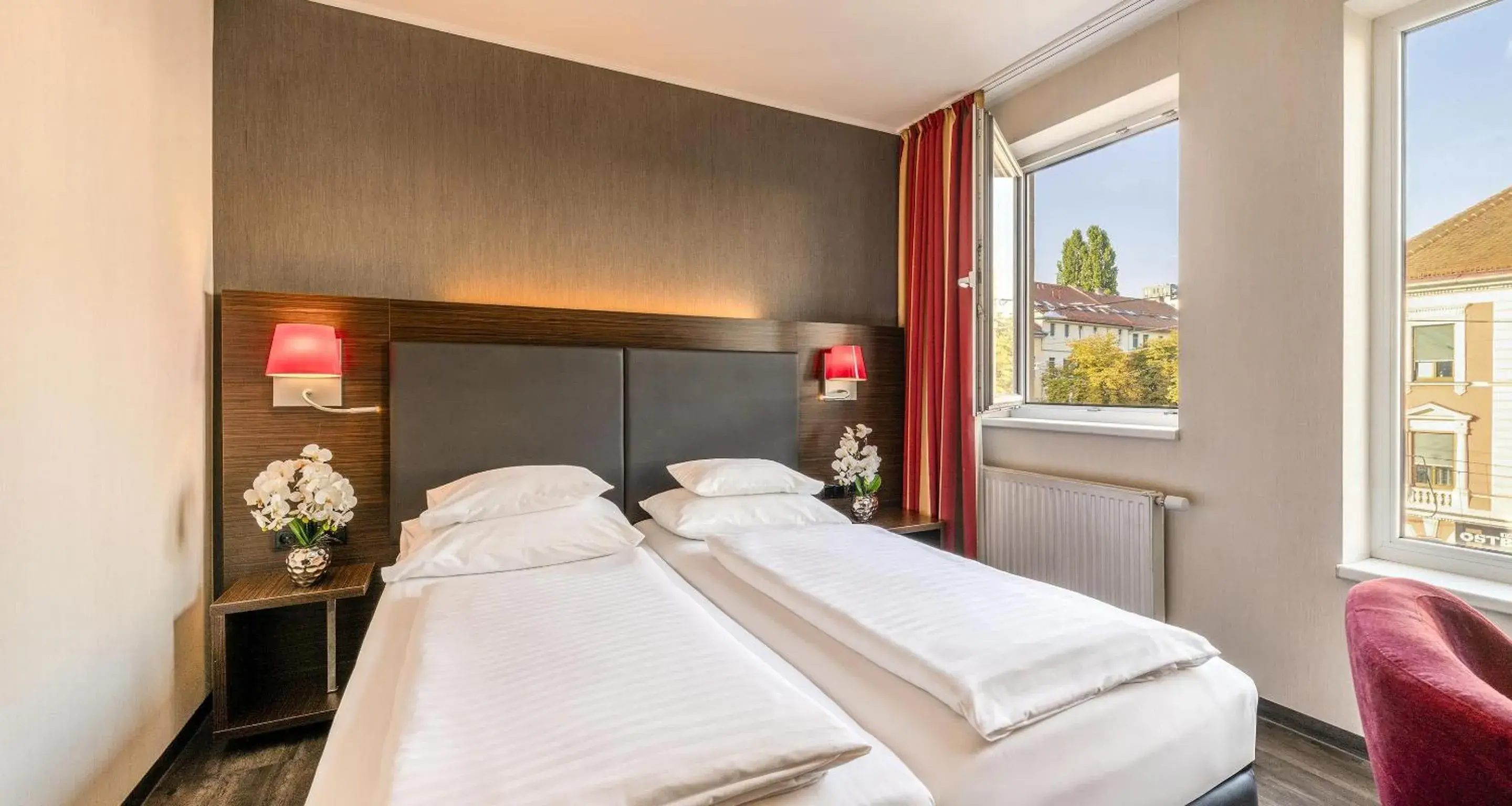 Bedroom, Bed in Best Western Plus Plaza Hotel Graz Bedroom, Bed in Best Western Plus Plaza Hotel Graz