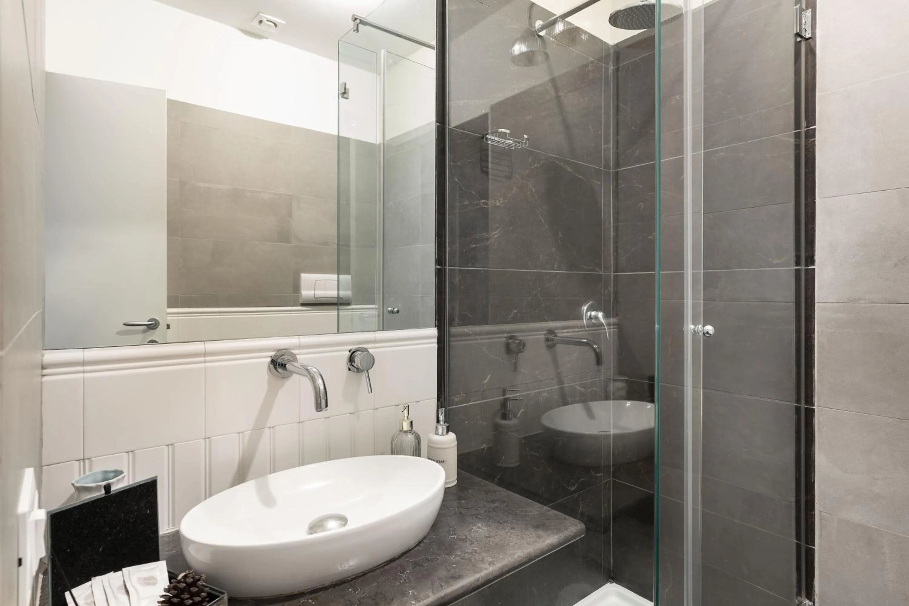 Shower in Il Giardino di Ballarò Boutique B&B