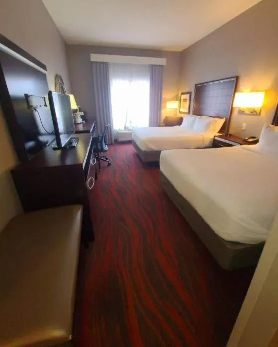 Bed in Holiday Inn Express & Suites Utica by IHG