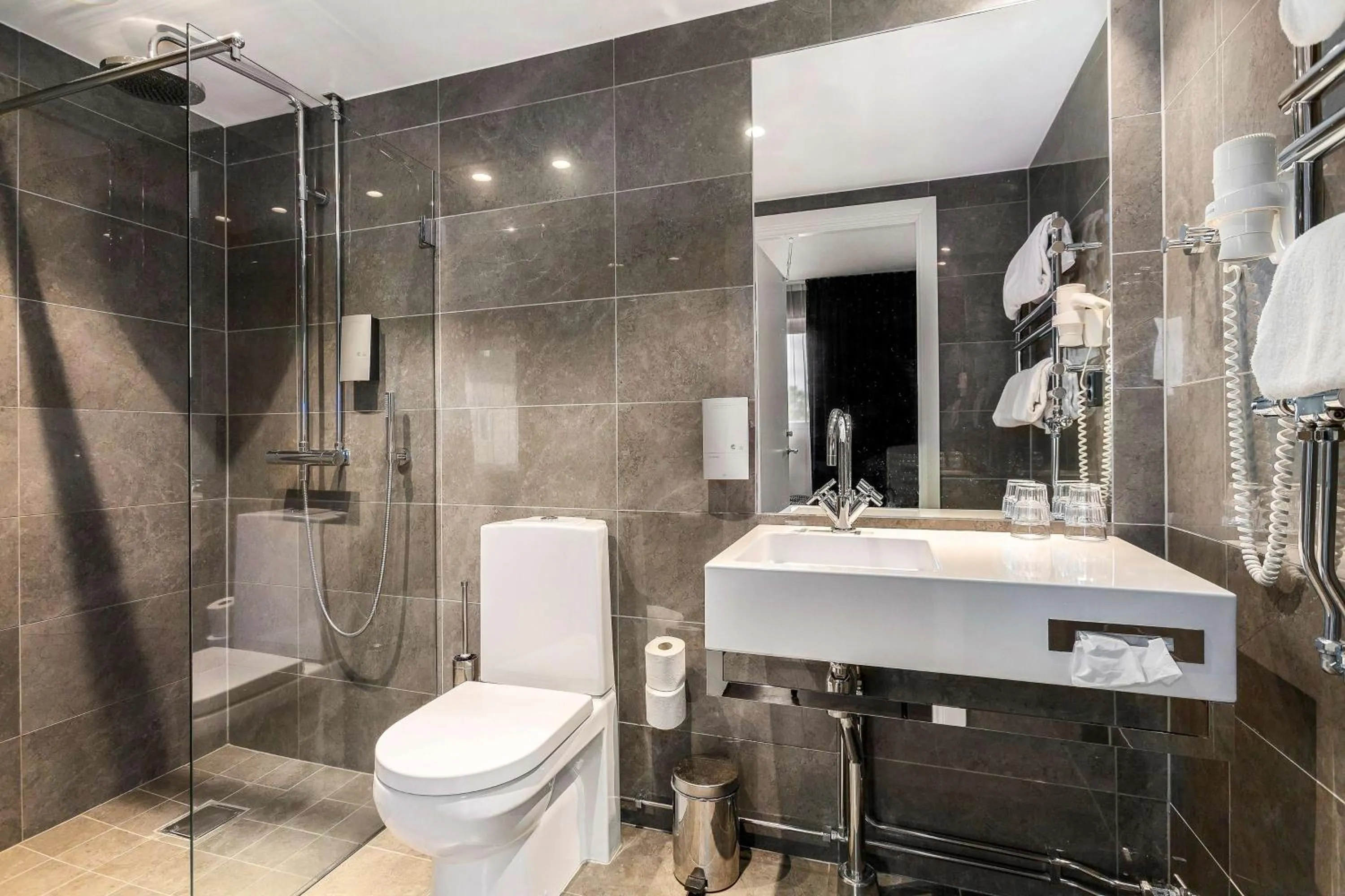 Bathroom in Vimmerby Stadshotell, WorldHotels Crafted