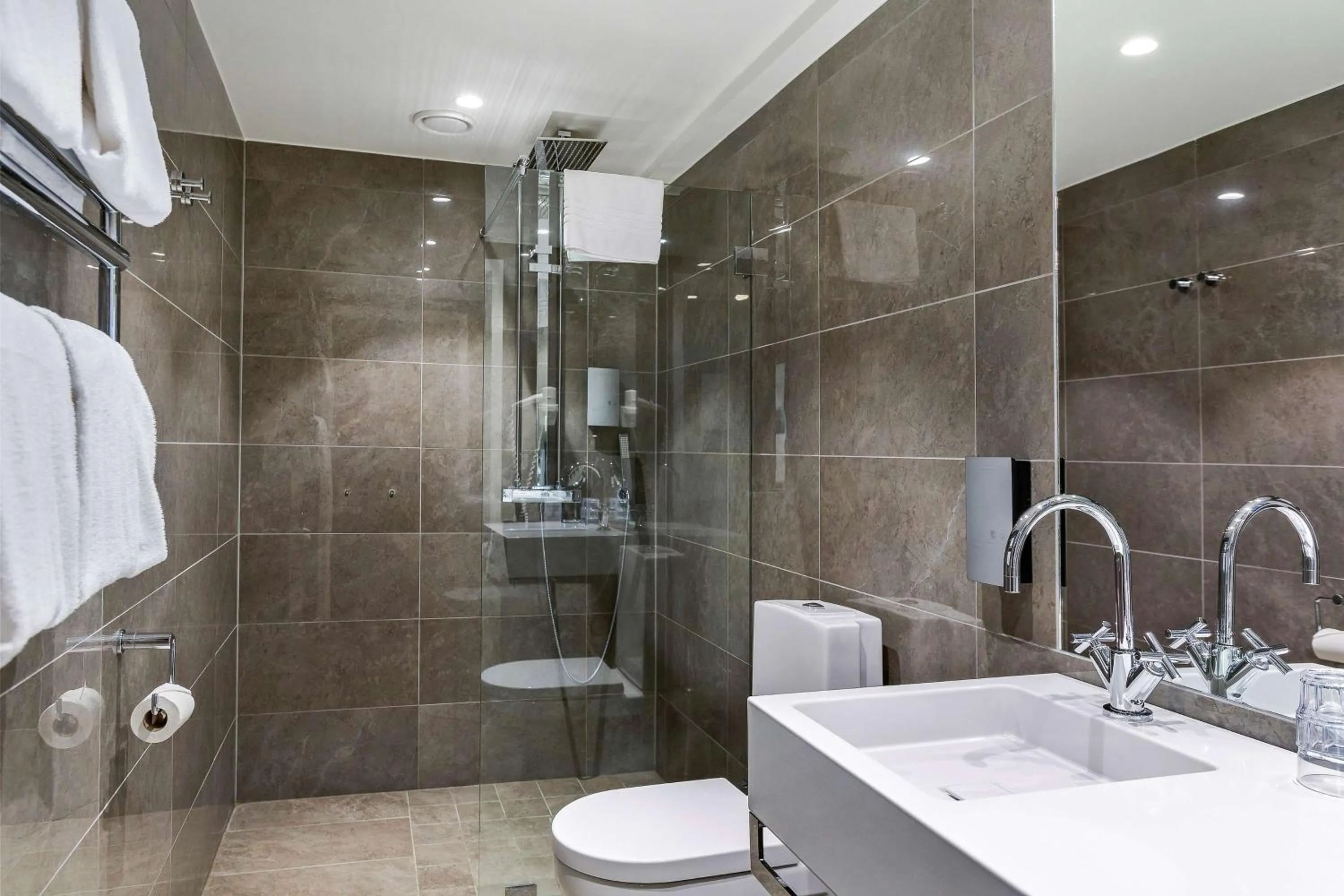 Bathroom in Vimmerby Stadshotell, WorldHotels Crafted