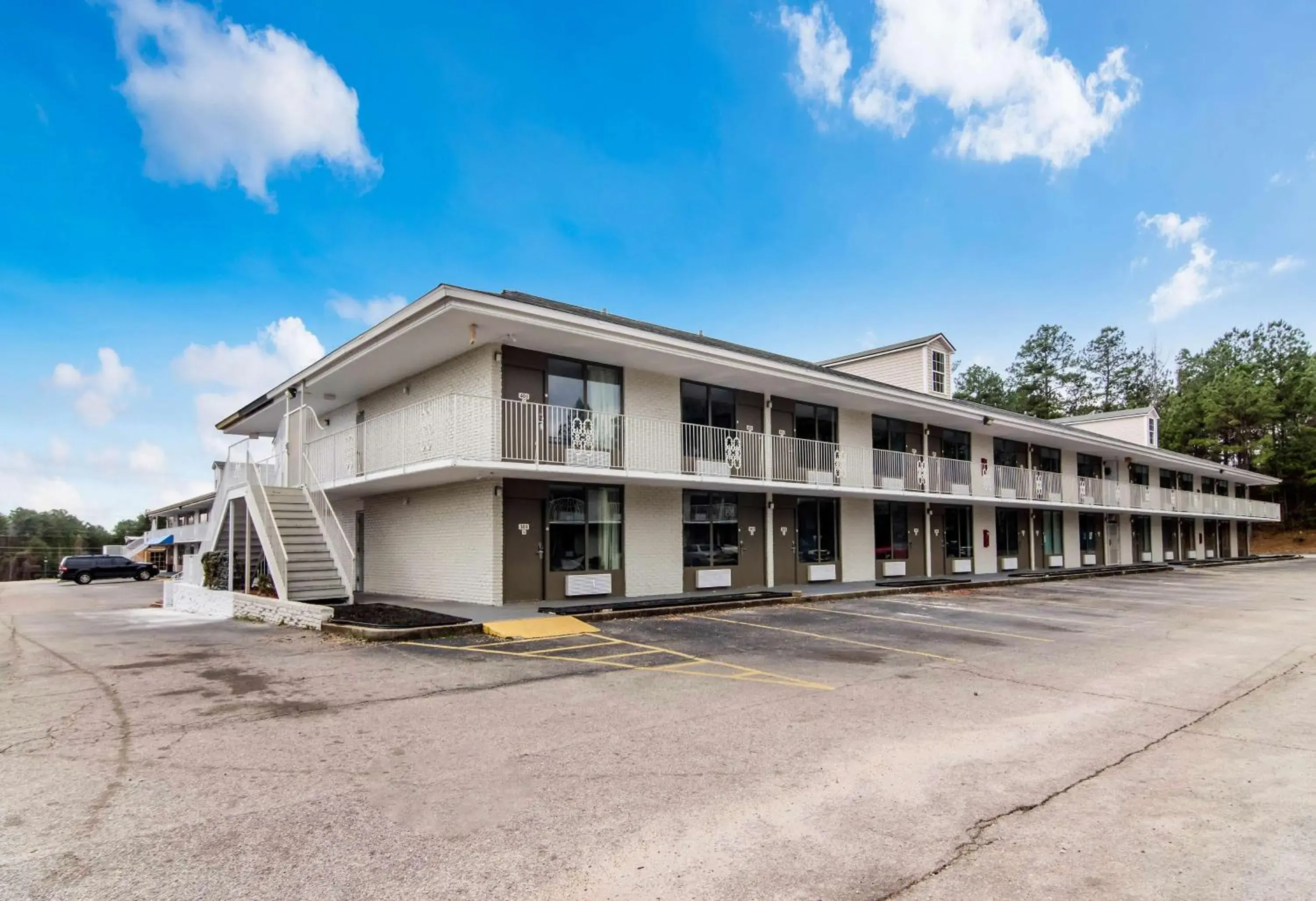 Property building in Studio 6 LaGrange Property building in Studio 6 LaGrange