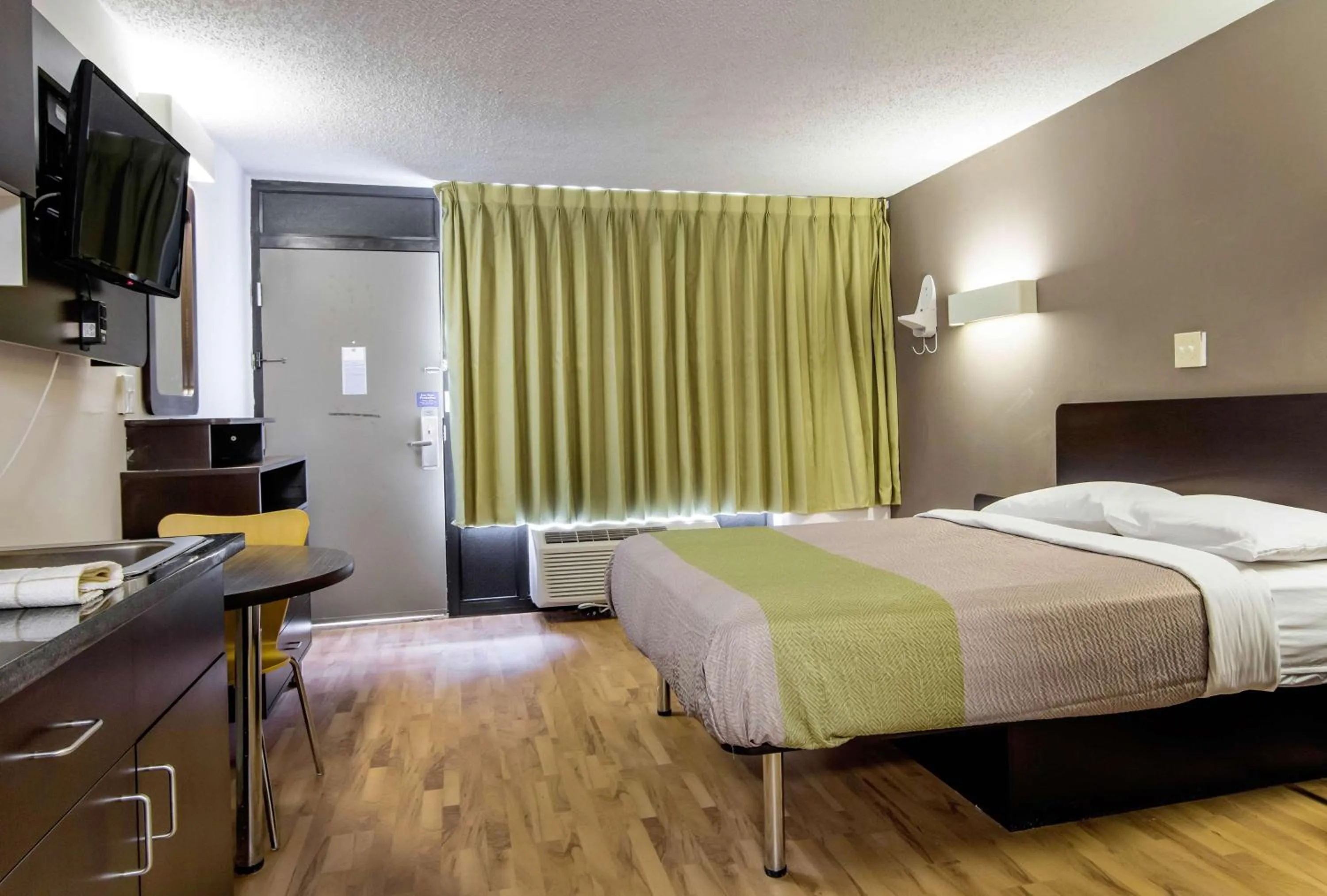 Photo of the whole room, Bed in Studio 6 LaGrange