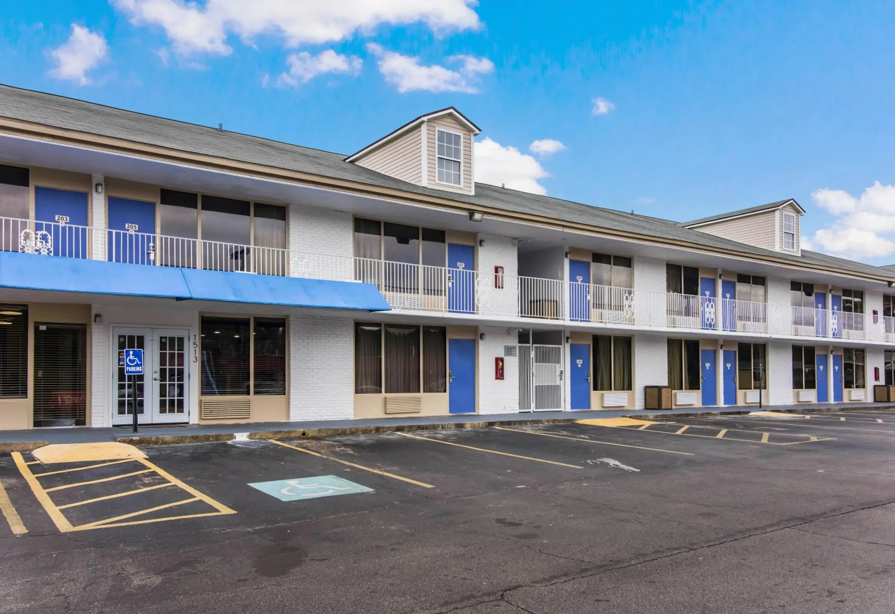 Property building in Studio 6 LaGrange Property building in Studio 6 LaGrange