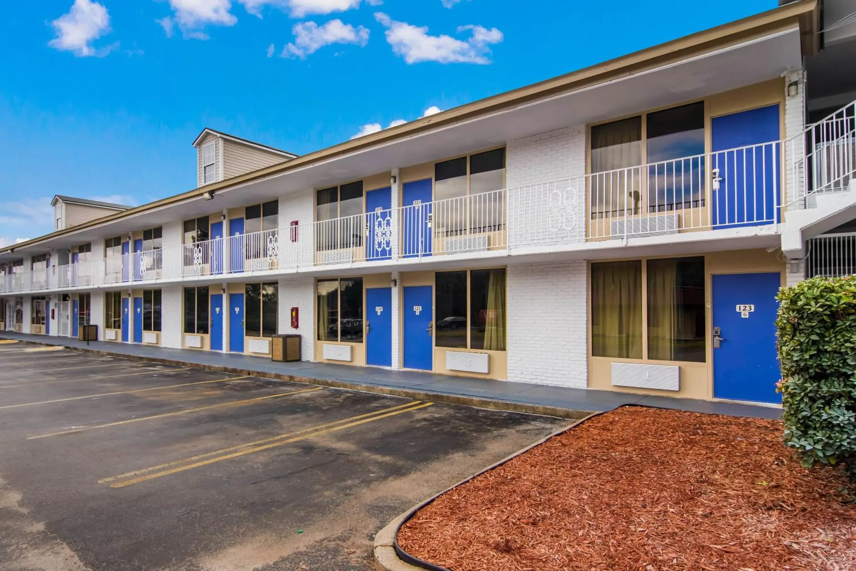 Property building in Studio 6 LaGrange Property building in Studio 6 LaGrange