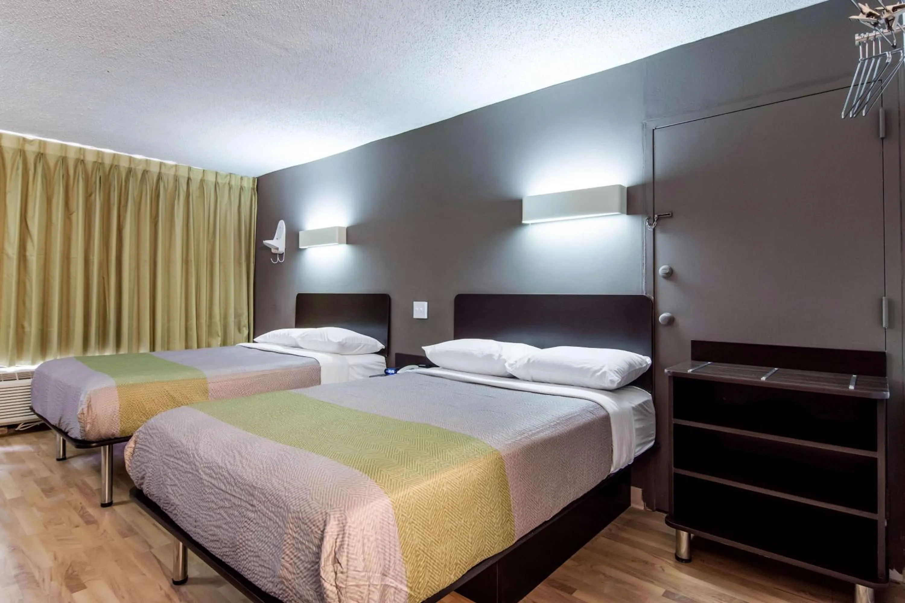 Photo of the whole room, Bed in Studio 6 LaGrange