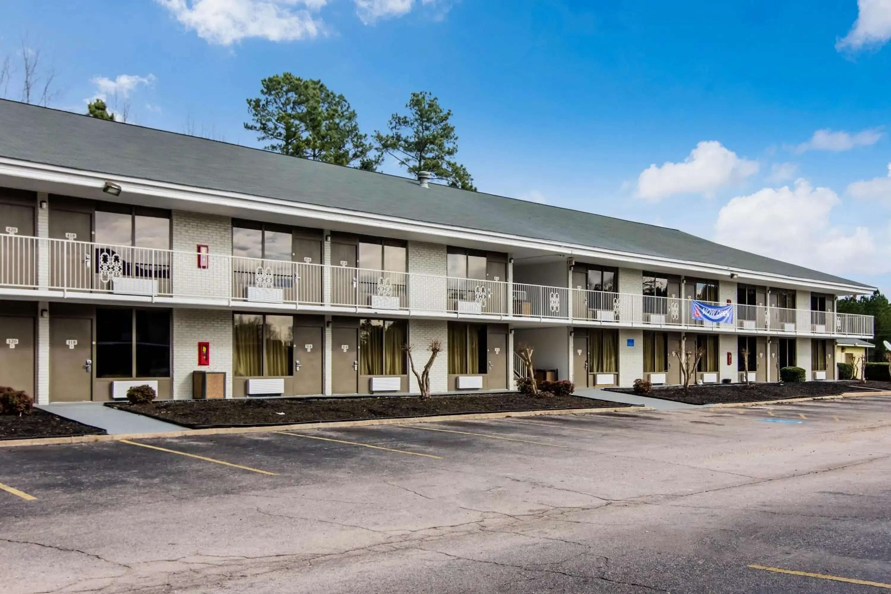 Property building in Studio 6 LaGrange Property building in Studio 6 LaGrange