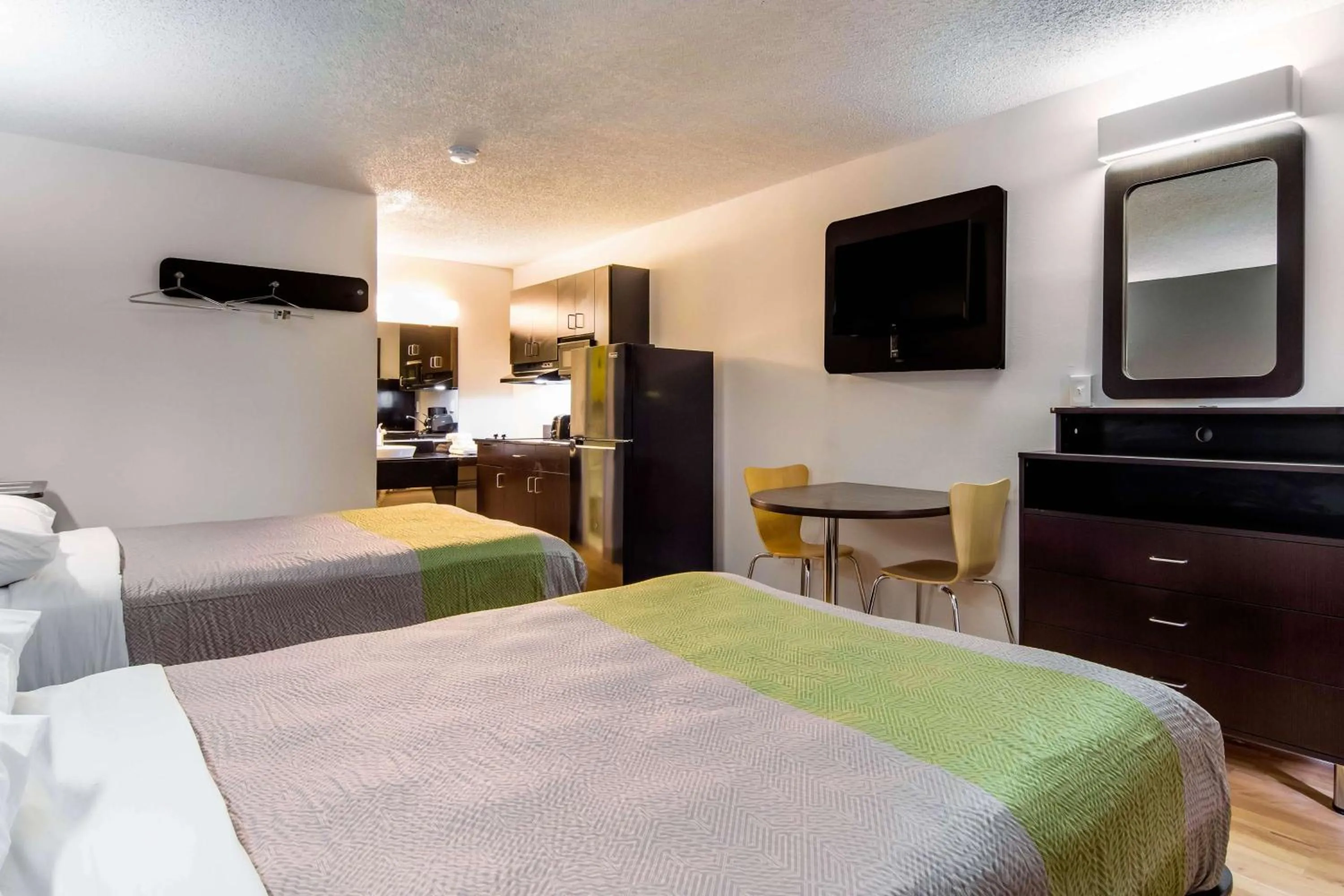 Photo of the whole room, Bed in Studio 6 LaGrange