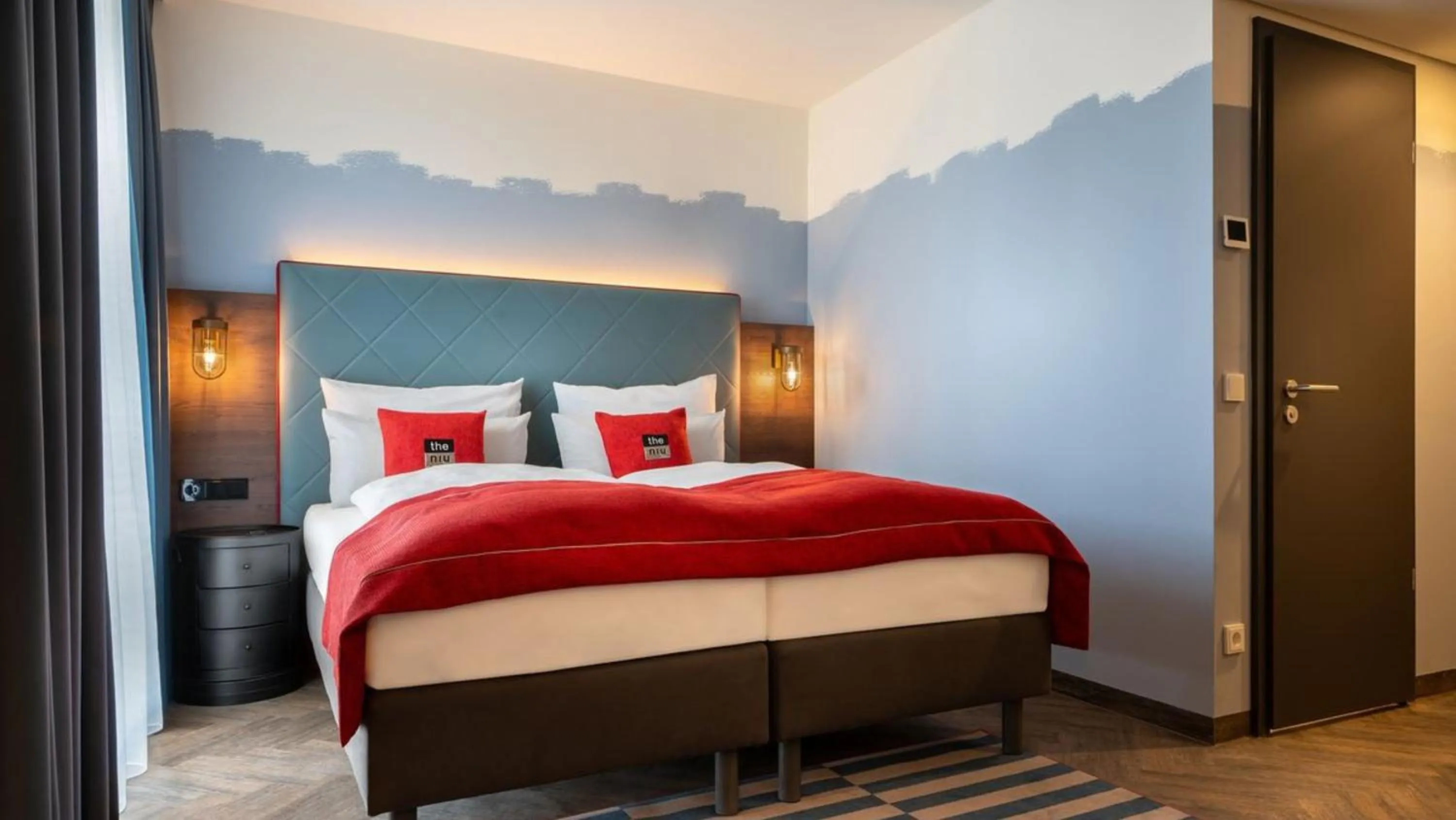 Photo of the whole room, Bed in Holiday Inn - the niu, Keg Hamburg Ost by IHG