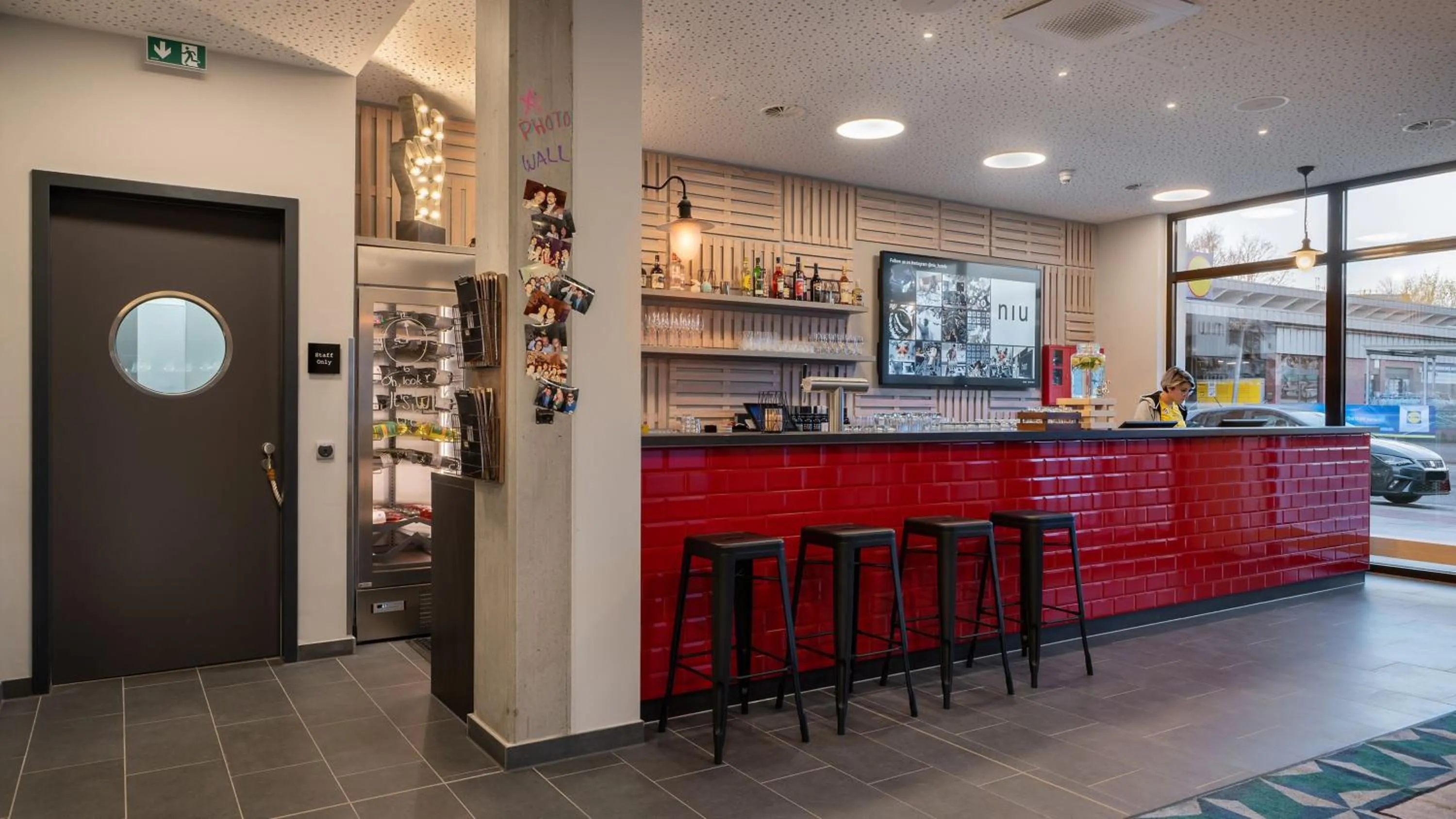 Lounge or bar in Holiday Inn - the niu, Keg Hamburg Ost by IHG