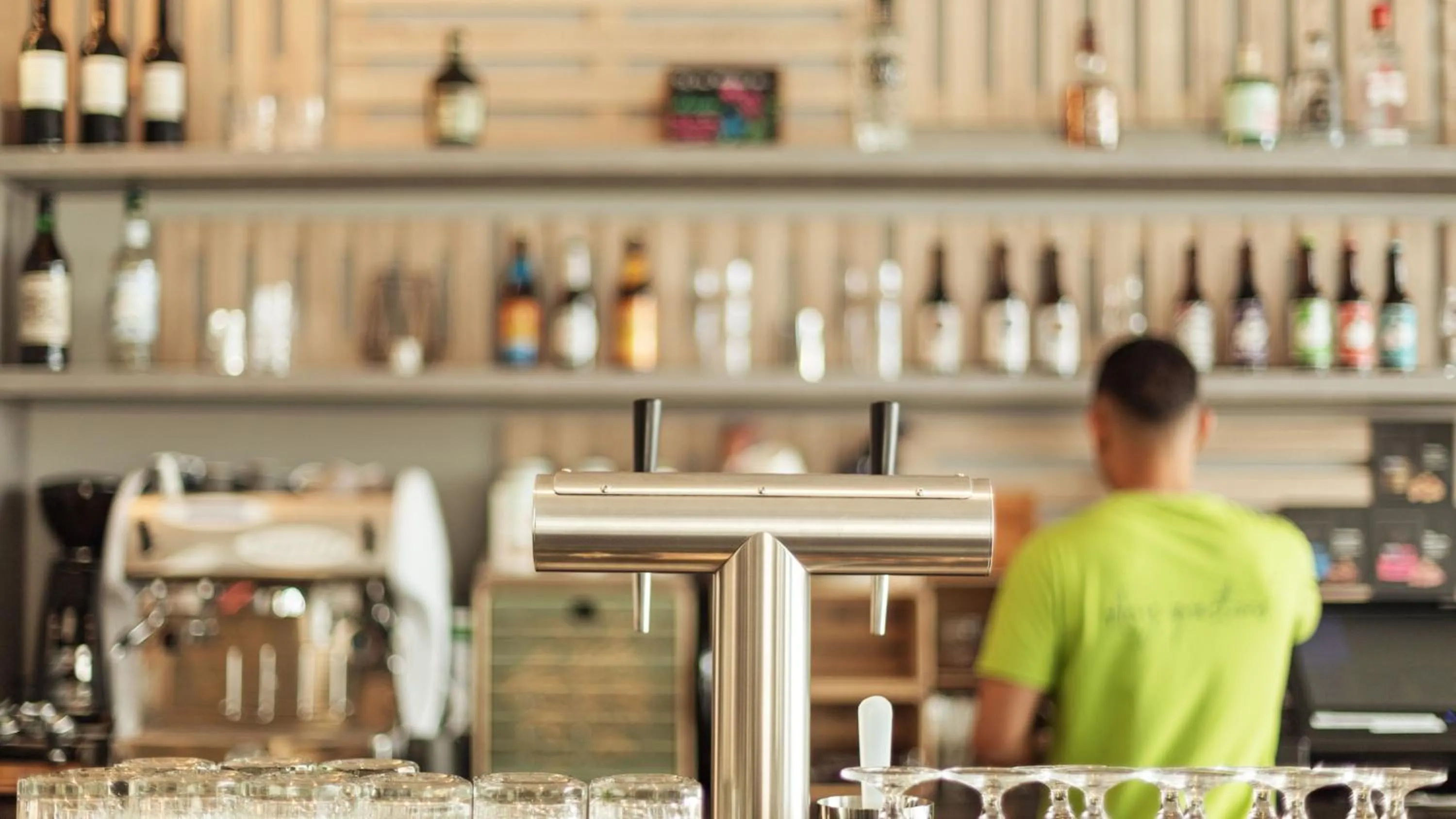 Lounge or bar in Holiday Inn - the niu, Keg Hamburg Ost by IHG