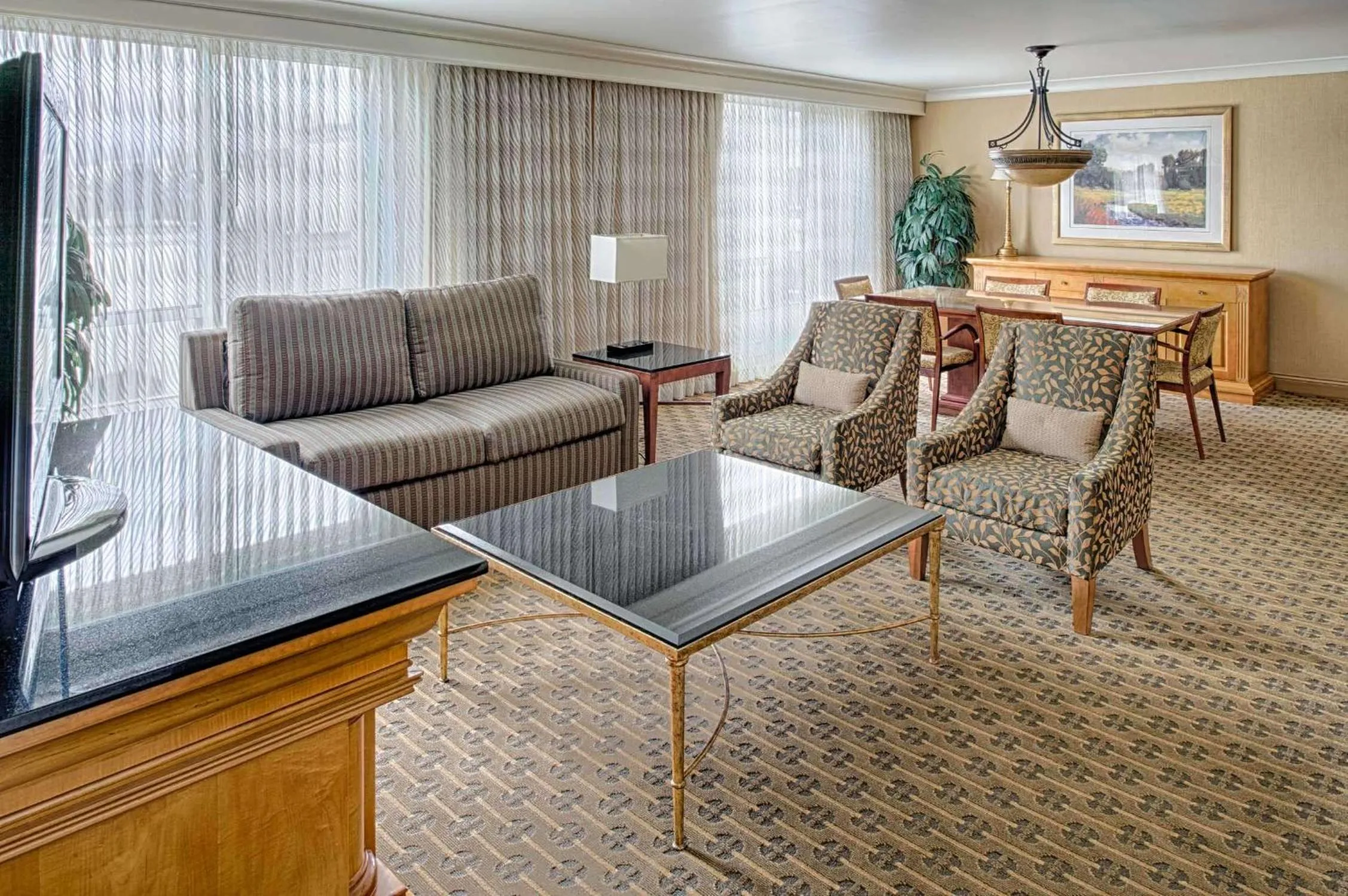 Living room in Hilton Seattle Airport & Conference Center