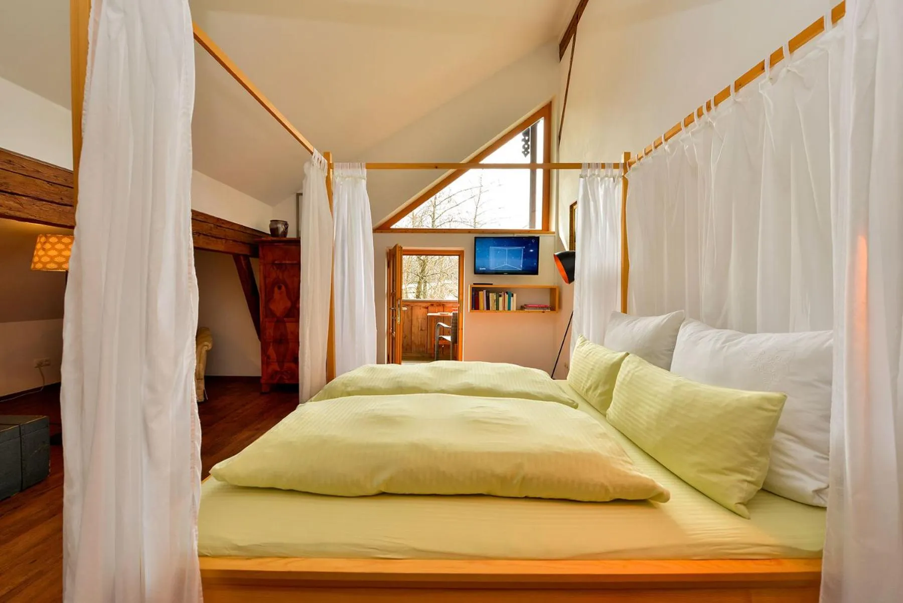 Bed in Hofatelier Menacher