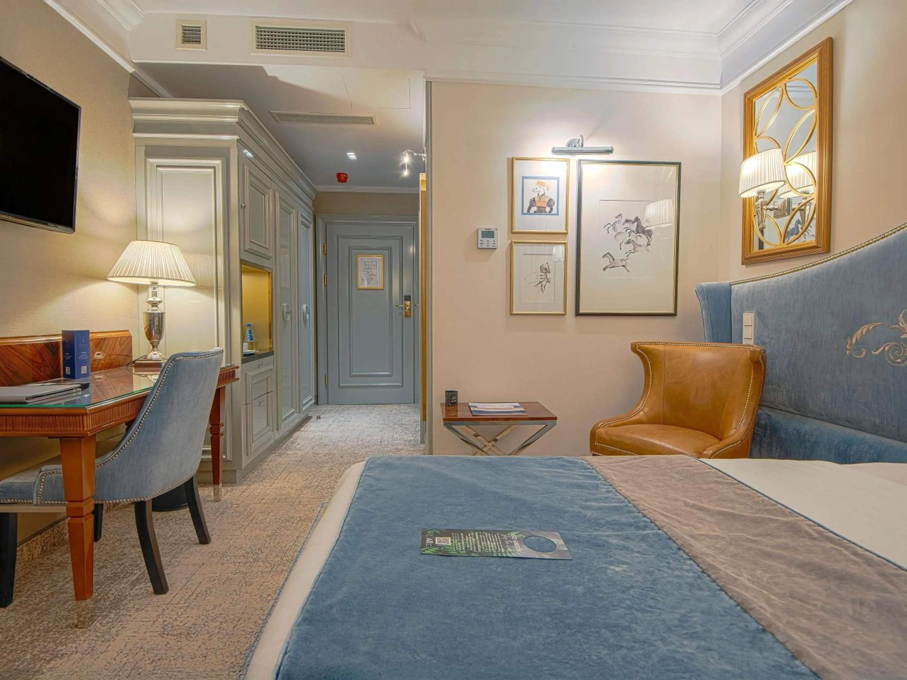 Bedroom, Bed in Bachleda Luxury Hotel Kraków - MGallery Collection