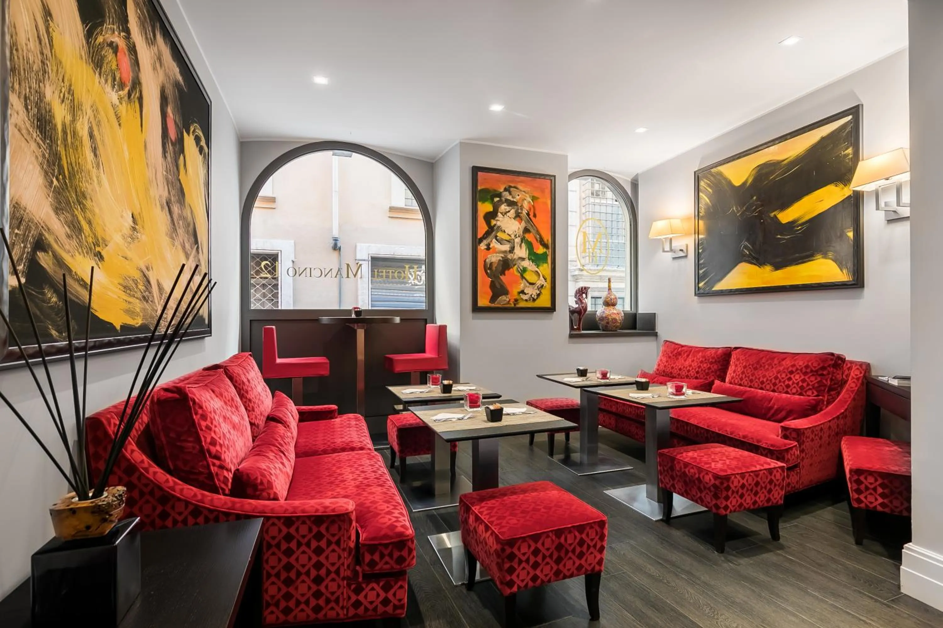 Communal lounge/ TV room in Hotel Mancino 12