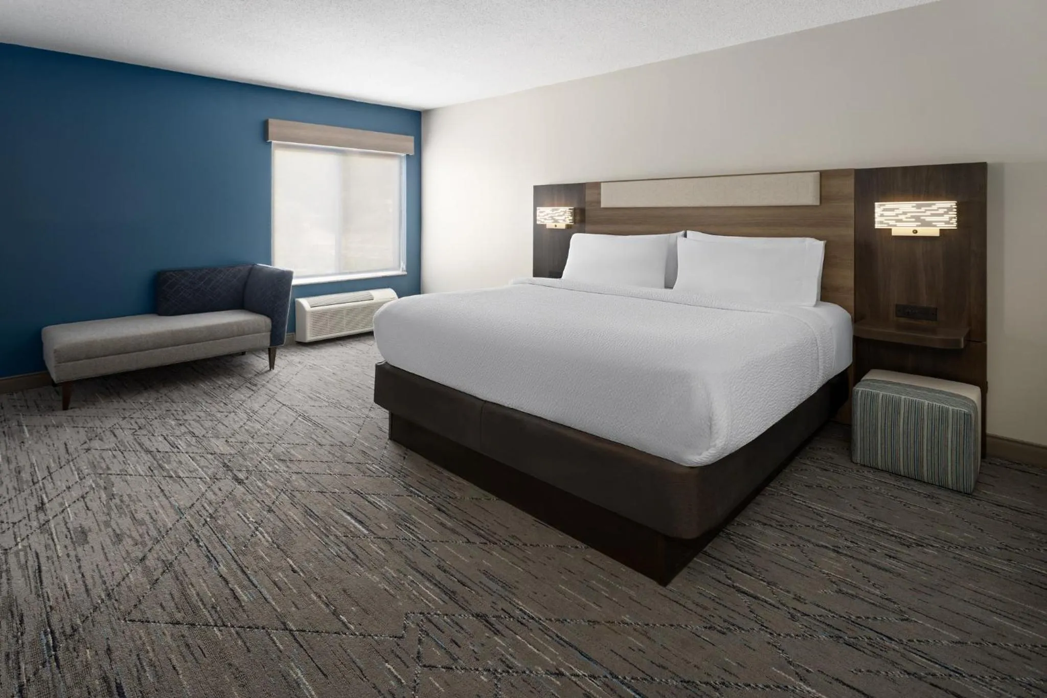 Photo of the whole room, Bed in Holiday Inn Express and Suites Meriden by IHG