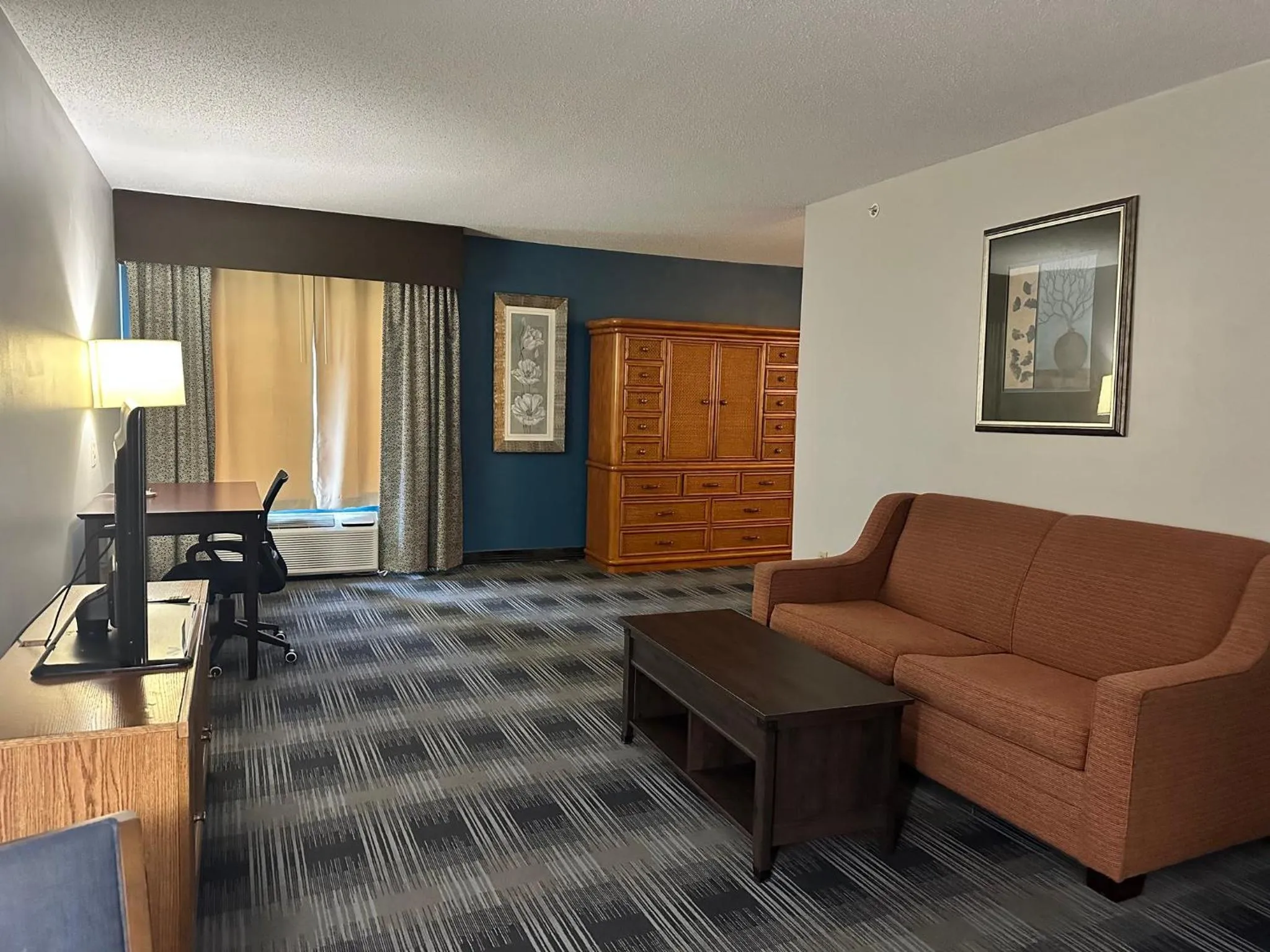 Photo of the whole room in Holiday Inn Express and Suites Meriden by IHG