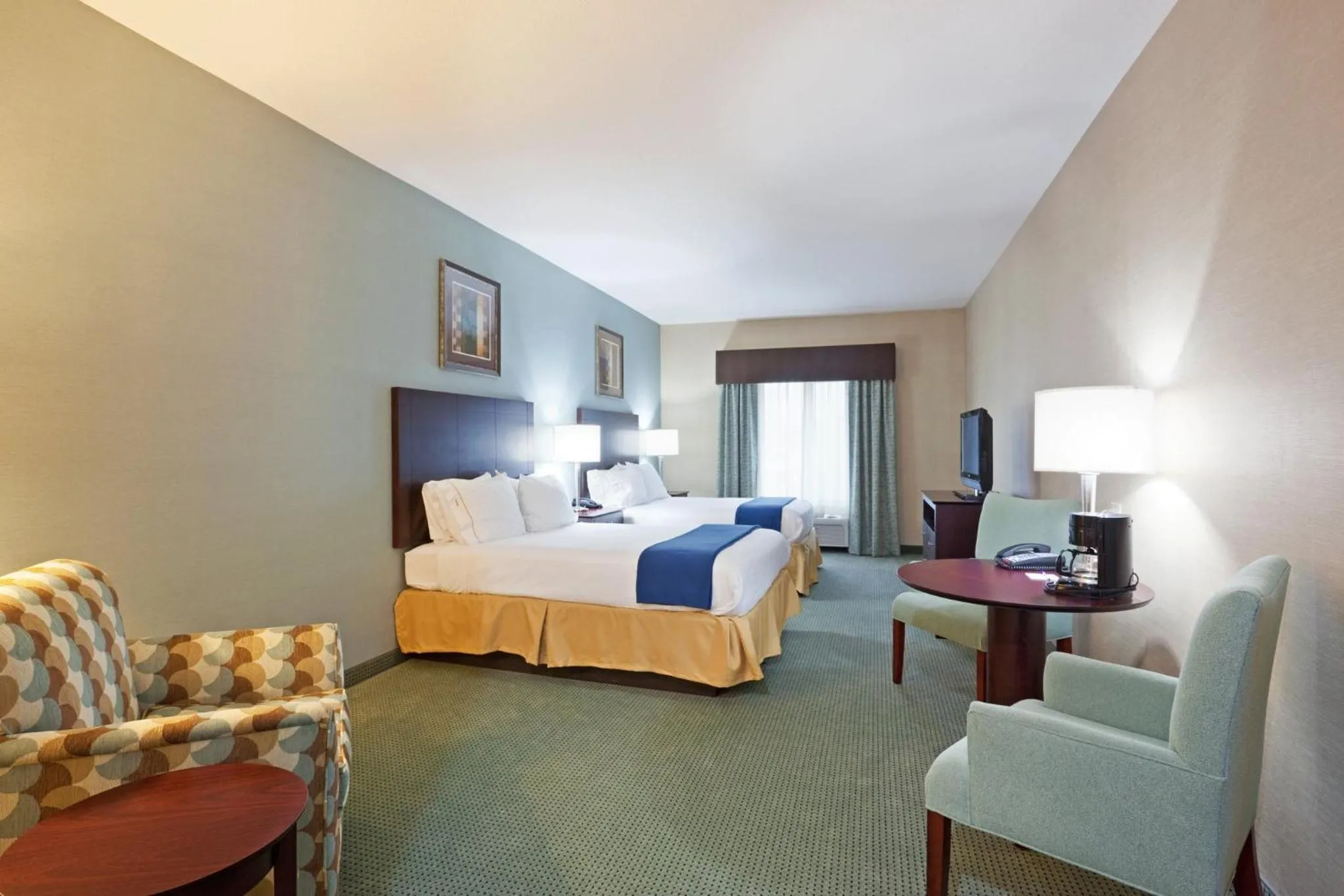 Photo of the whole room, Bed in Holiday Inn Express and Suites Meriden by IHG