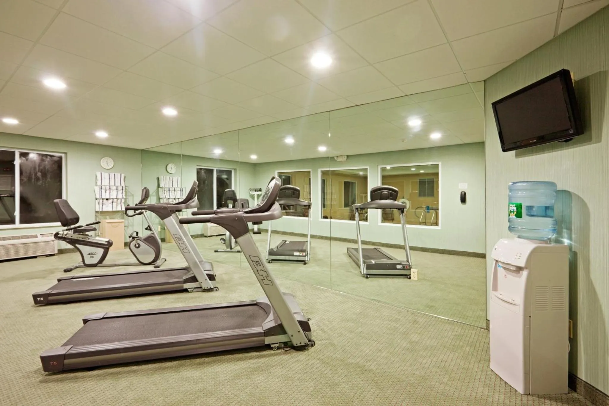 Fitness centre/facilities in Holiday Inn Express and Suites Meriden by IHG