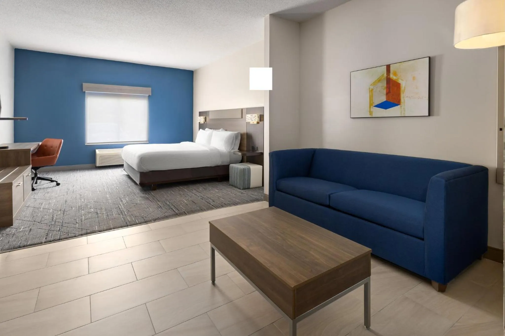 Photo of the whole room, Bed in Holiday Inn Express and Suites Meriden by IHG