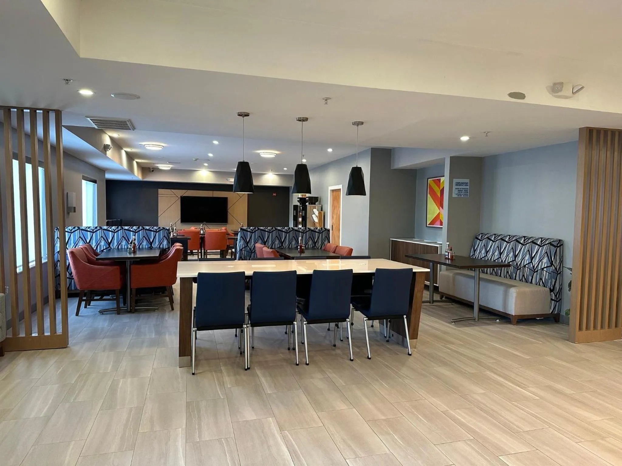 Seating area in Holiday Inn Express and Suites Meriden by IHG