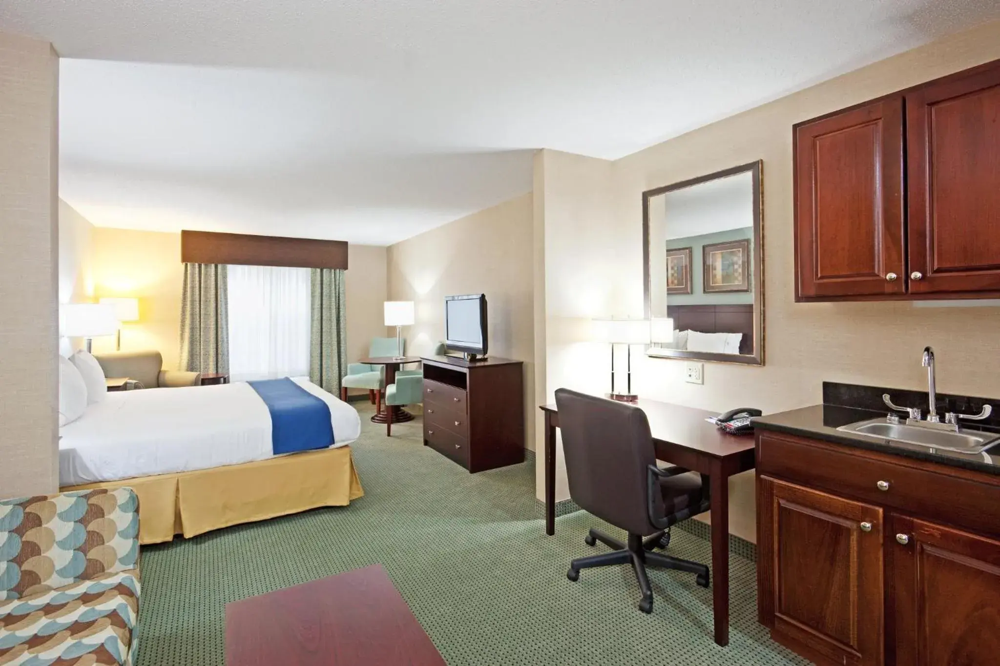 Photo of the whole room, Bed in Holiday Inn Express and Suites Meriden by IHG Photo of the whole room, Bed in Holiday Inn Express and Suites Meriden by IHG