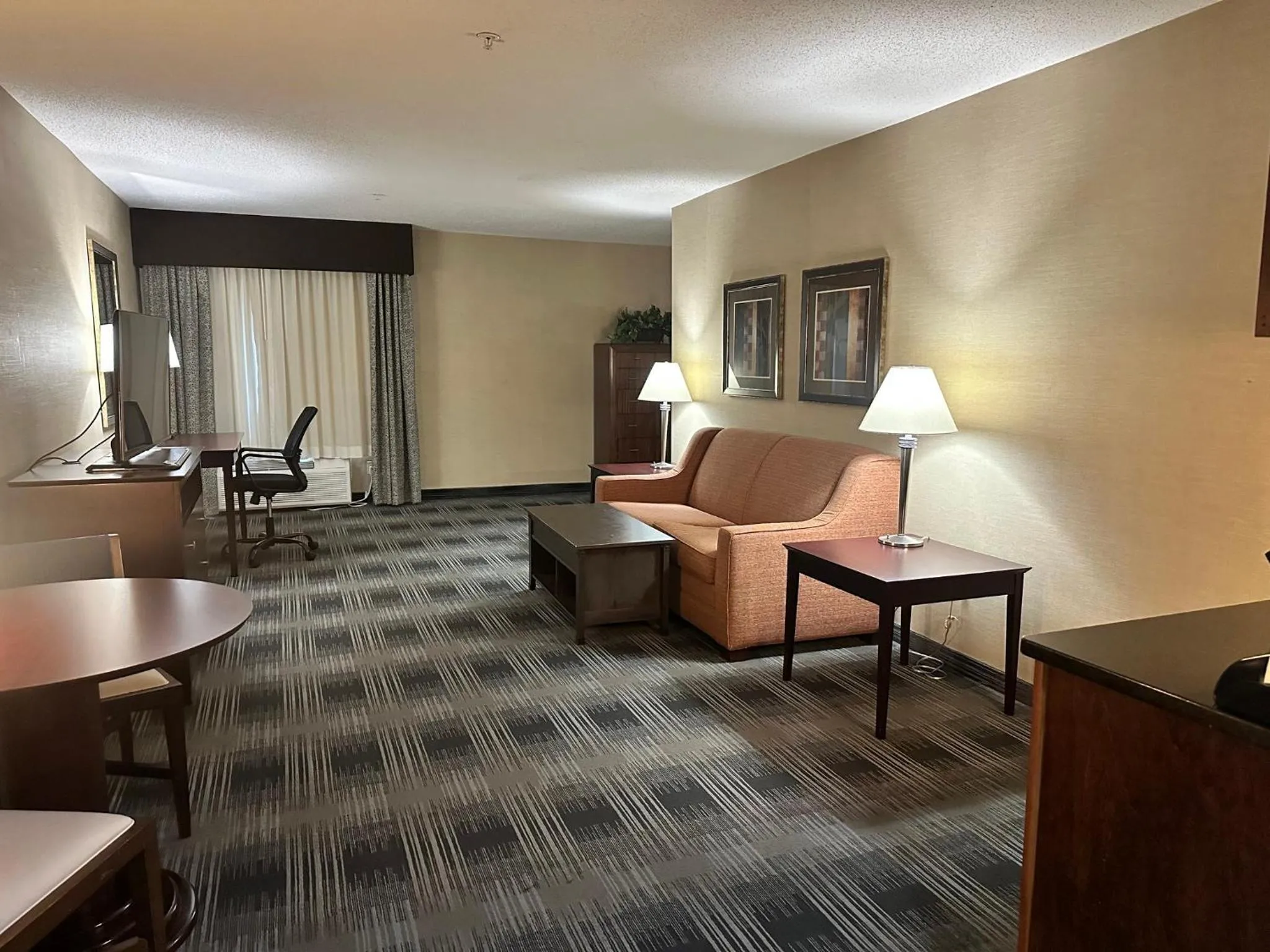Bedroom in Holiday Inn Express and Suites Meriden by IHG