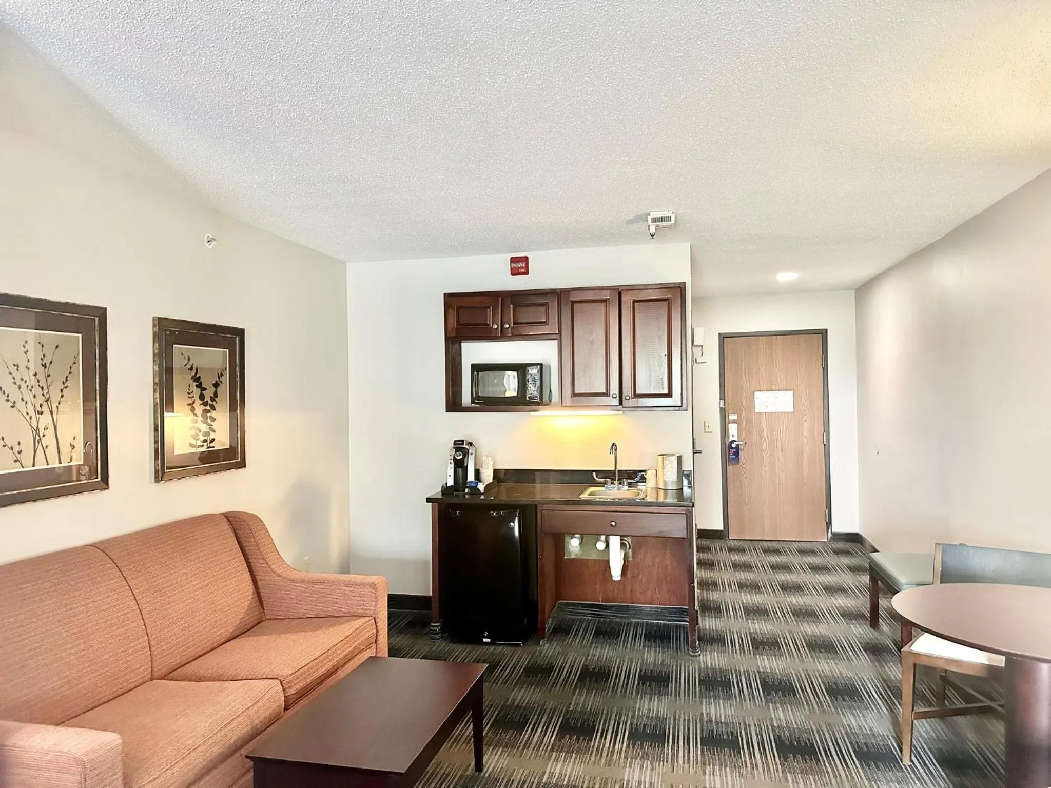 Bedroom in Holiday Inn Express and Suites Meriden by IHG