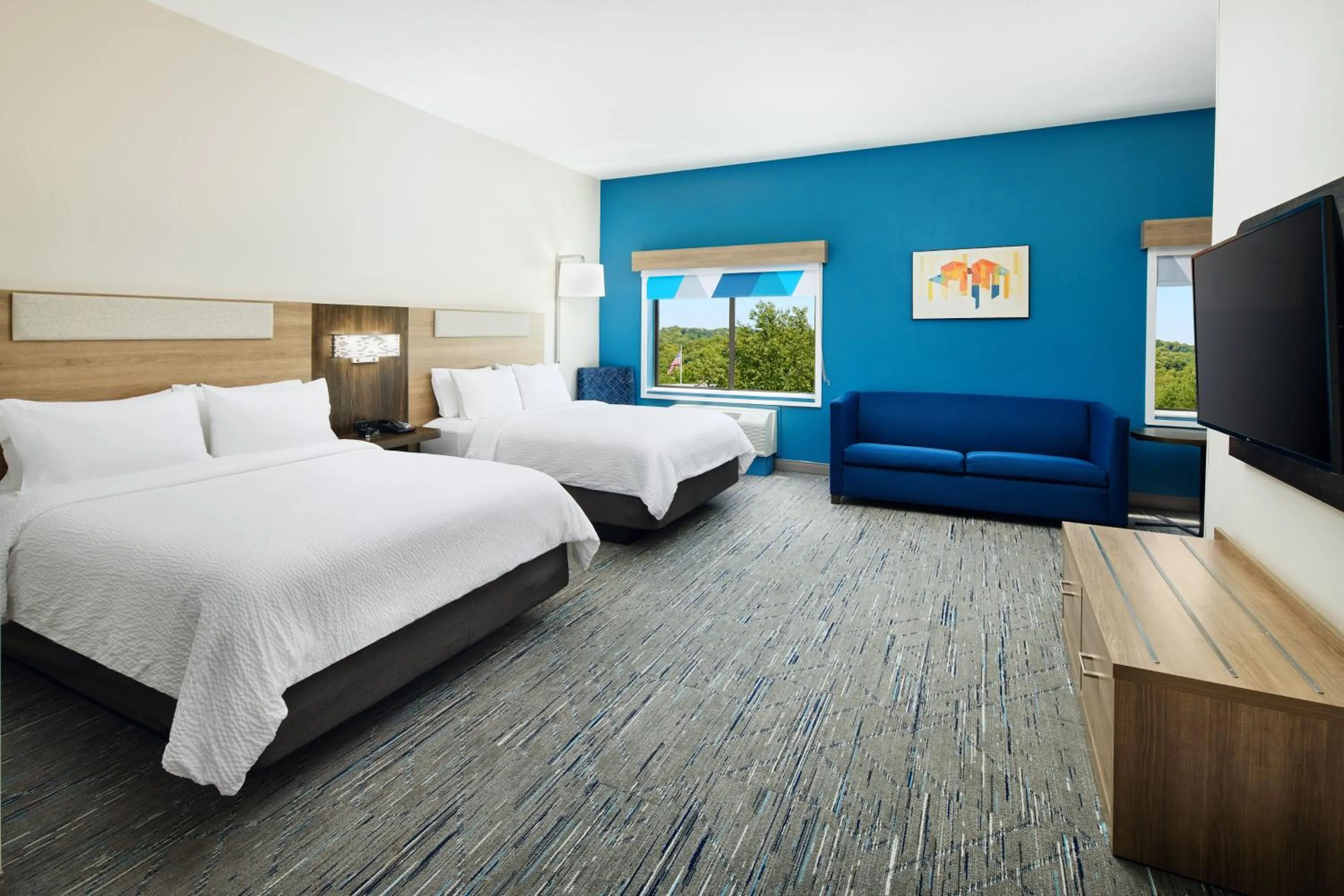 Photo of the whole room, Bed in Holiday Inn Express and Suites Wheeling by IHG