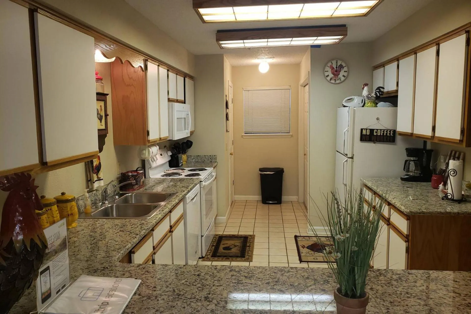 Foothill's Luxury 2BDR Ground Floor Condo in 1000 Hill's