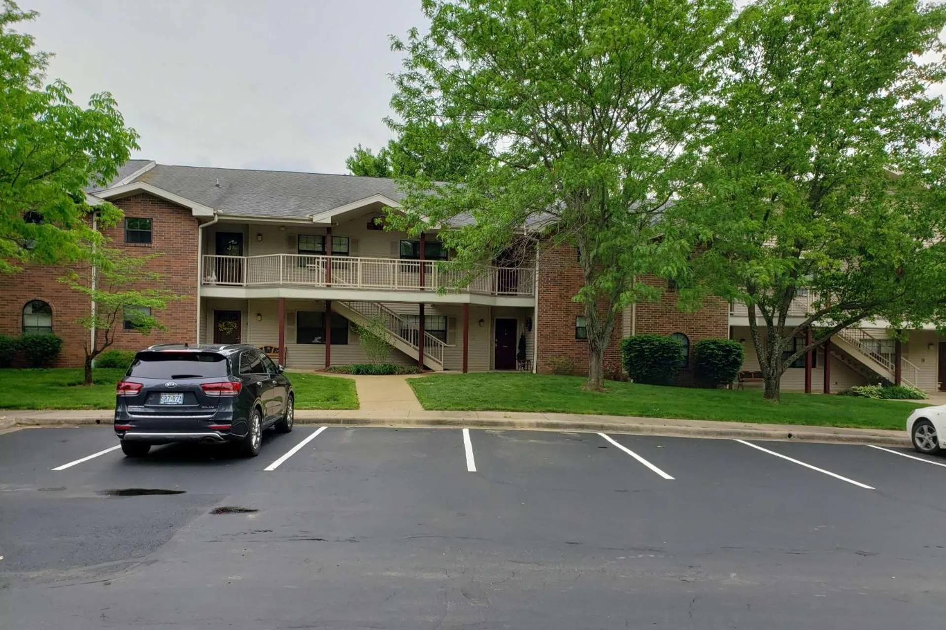 Foothill's Luxury 2BDR Ground Floor Condo in 1000 Hill's