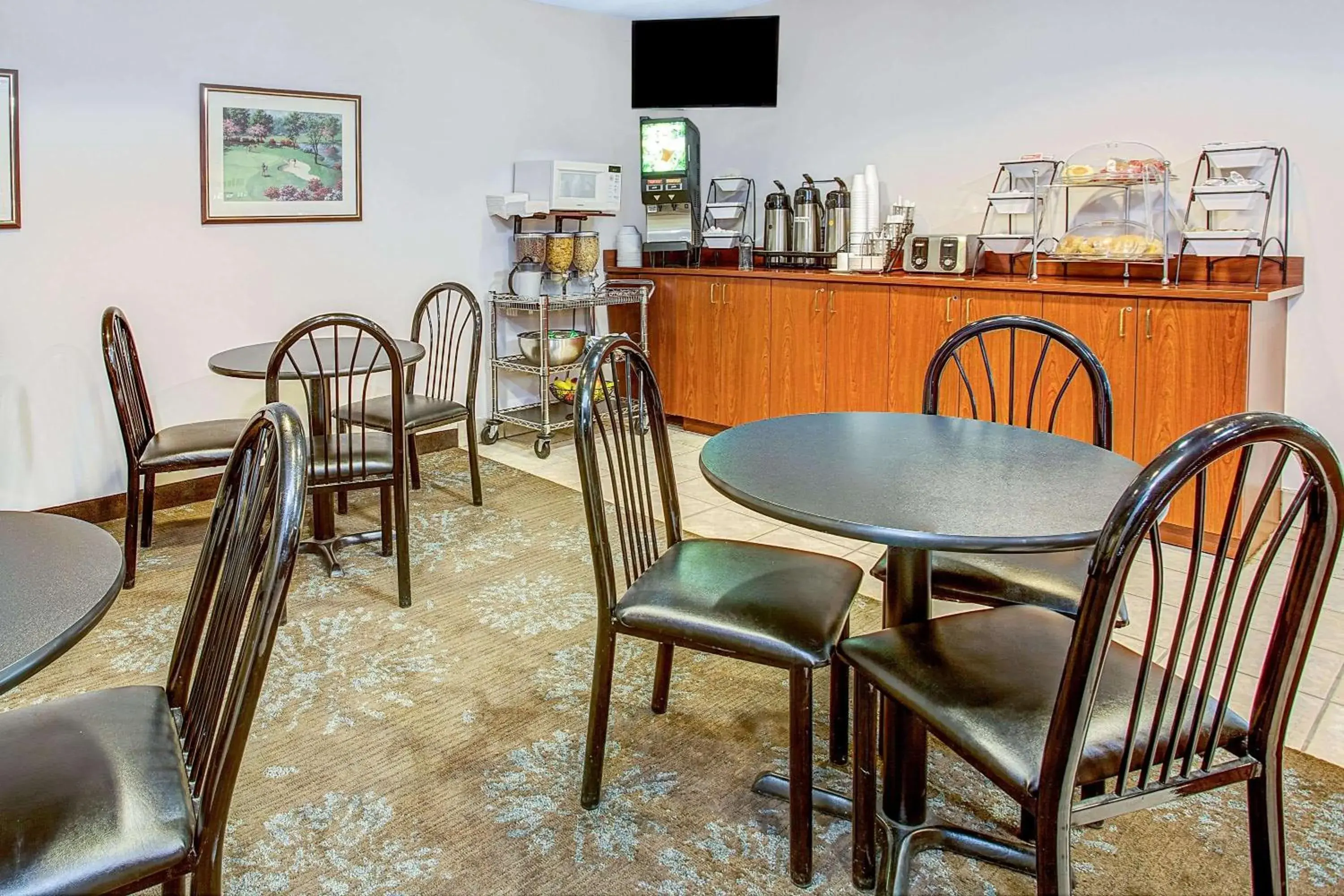 Restaurant/places to eat in Microtel Inn & Suites by Wyndham Mason Restaurant/places to eat in Microtel Inn & Suites by Wyndham Mason