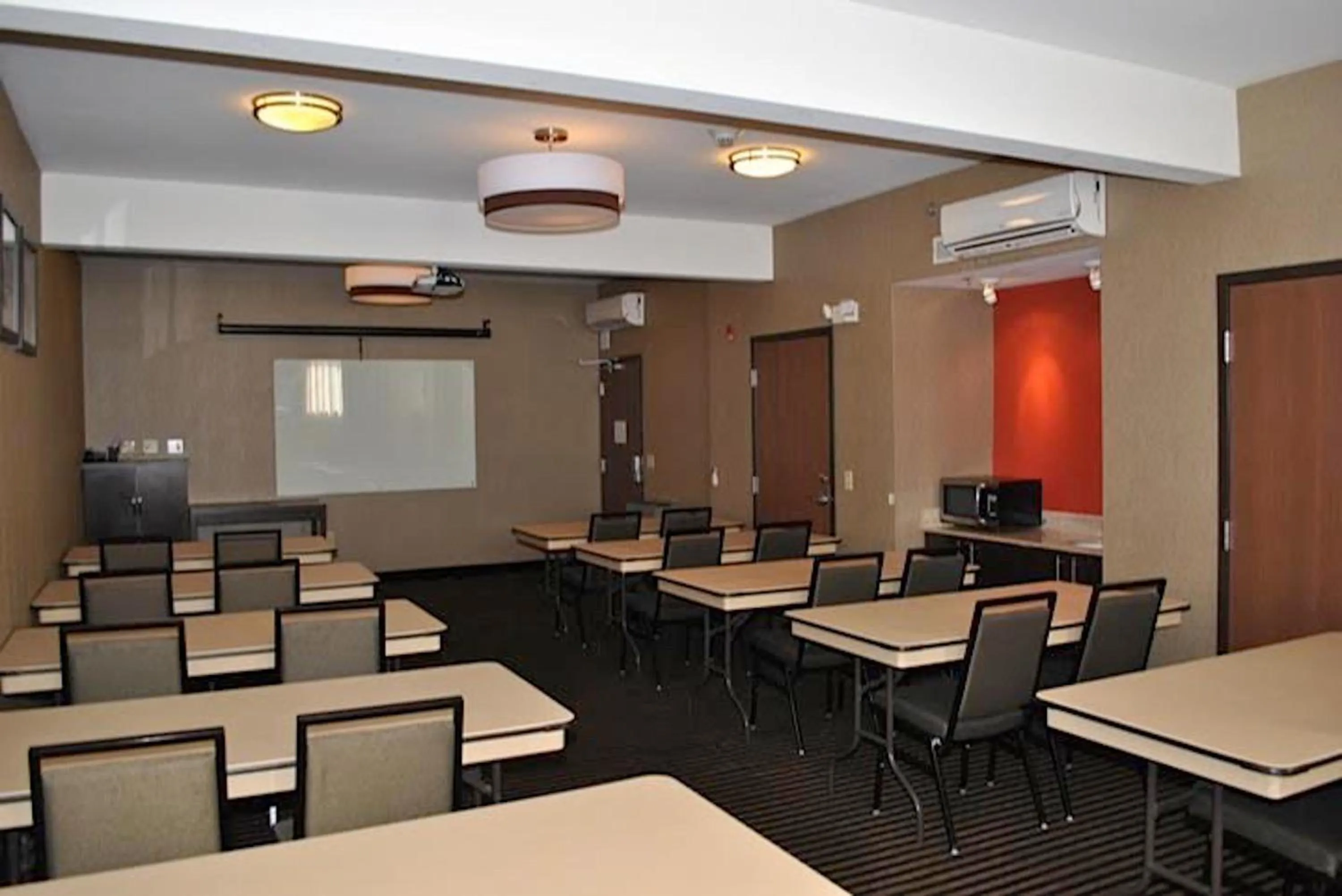 Meeting/conference room in Holiday Inn Express Pittsburgh - Munhall by IHG