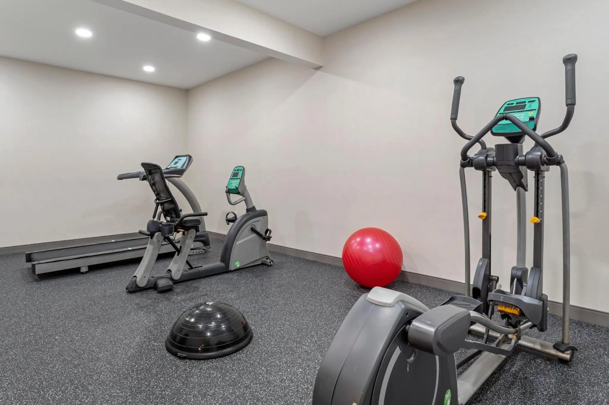 Fitness centre/facilities in Holiday Inn Express Pittsburgh - Munhall by IHG
