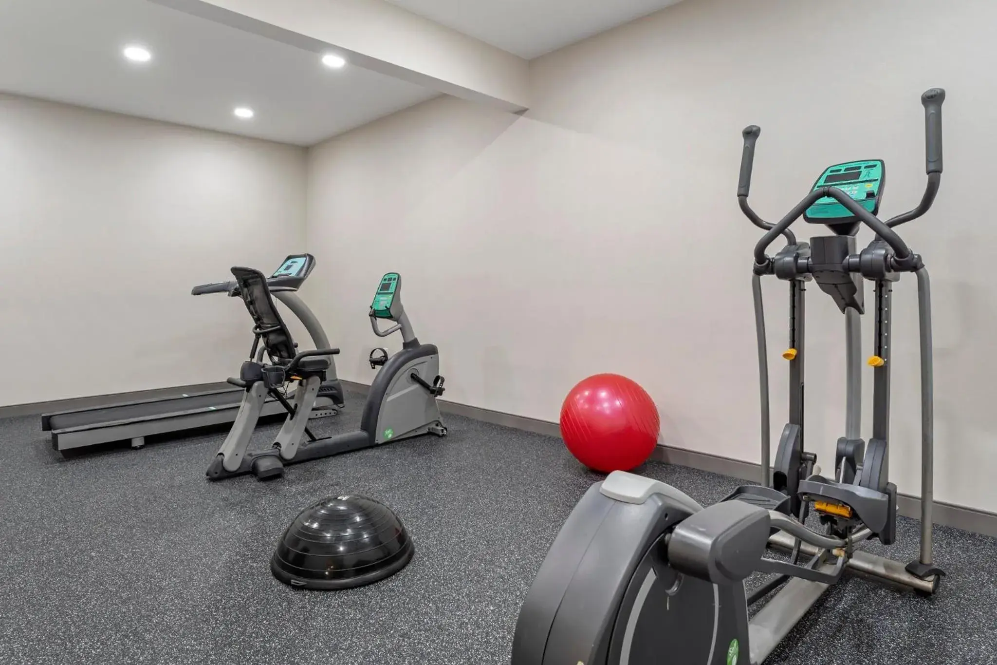Fitness centre/facilities in Holiday Inn Express Pittsburgh - Munhall by IHG Fitness centre/facilities in Holiday Inn Express Pittsburgh - Munhall by IHG