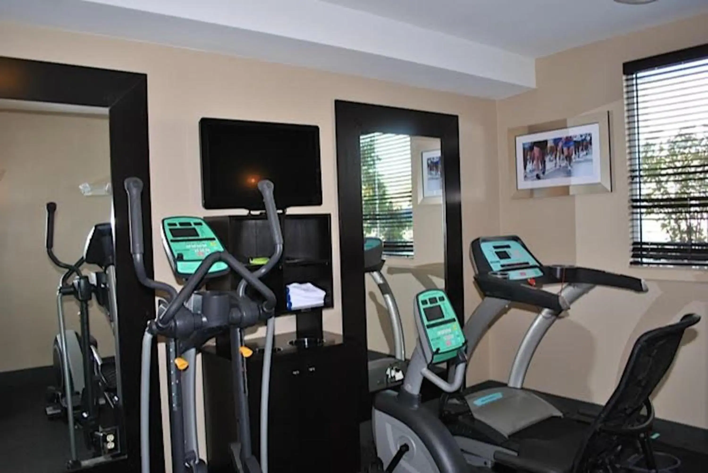 Fitness centre/facilities in Holiday Inn Express Pittsburgh - Munhall by IHG Fitness centre/facilities in Holiday Inn Express Pittsburgh - Munhall by IHG