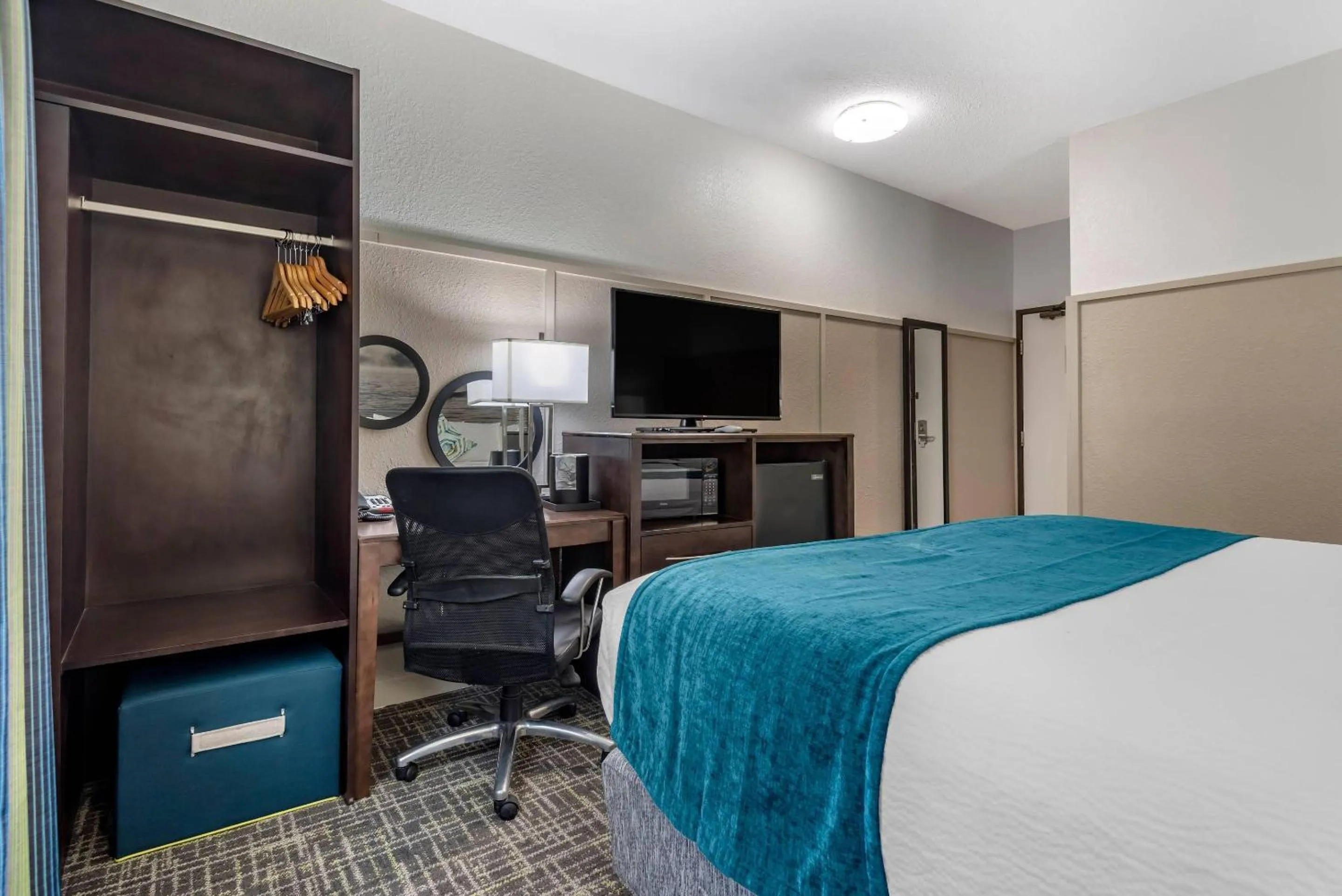 Bedroom, Bed in The Freeport Hotel, an Ascend Collection Hotel