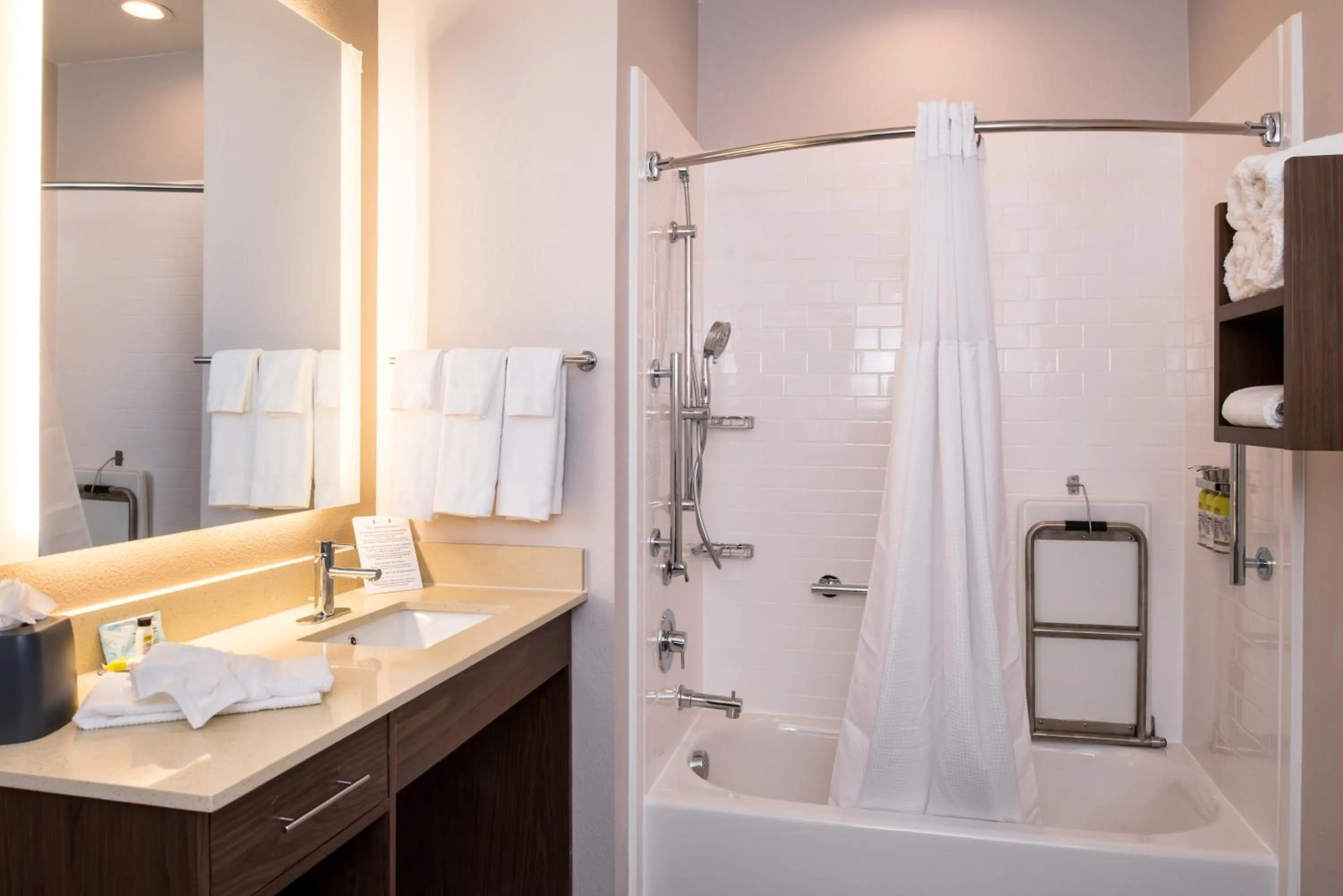 Queen Room with Two Queen Beds - Hearing Accessible in Staybridge Suites - Pecos by IHG