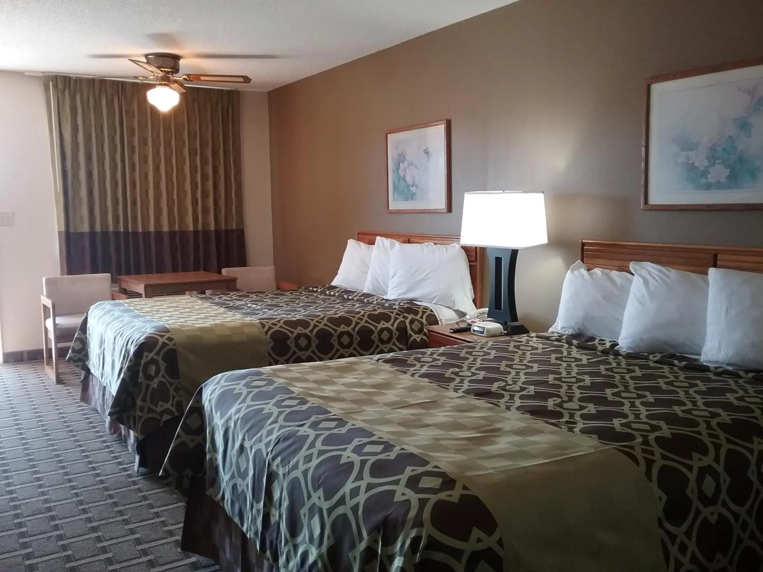 Photo of the whole room, Bed in Americas Best Value Inn Blue Ridge