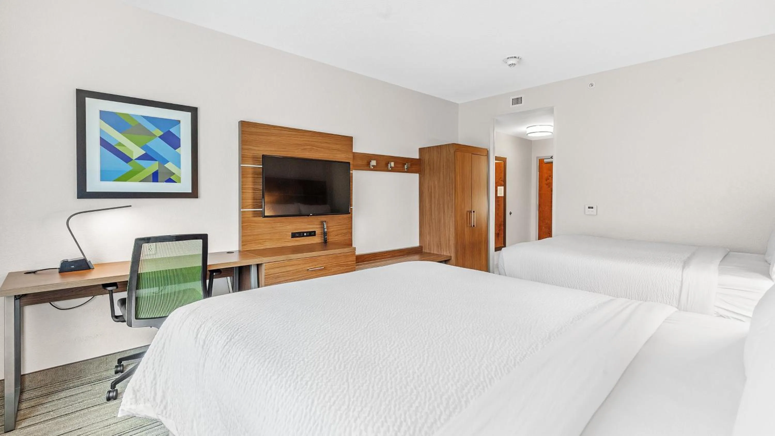 Photo of the whole room, Bed in Holiday Inn Express & Suites Mobile - University Area by IHG