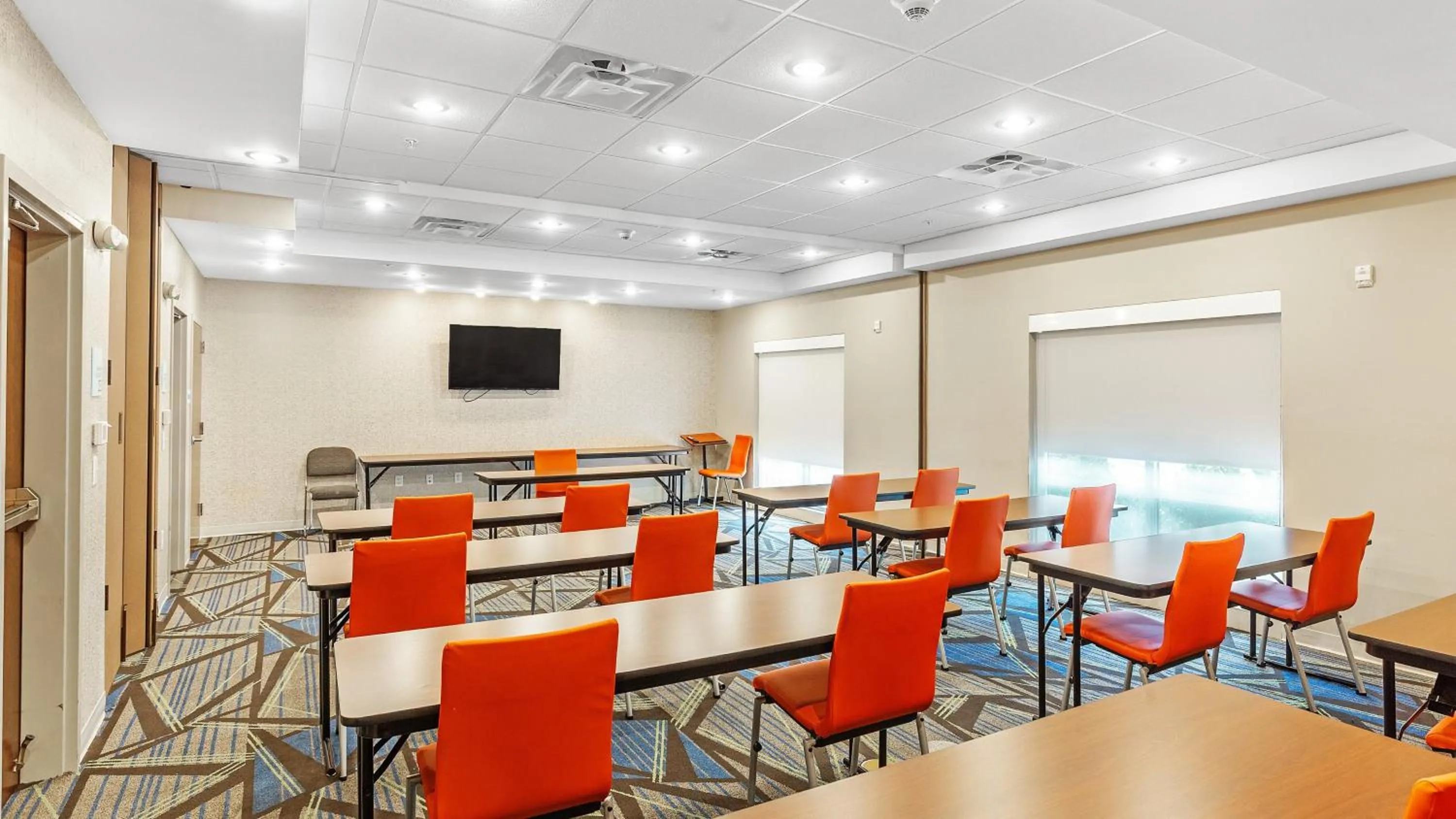 Meeting/conference room in Holiday Inn Express & Suites Mobile - University Area by IHG